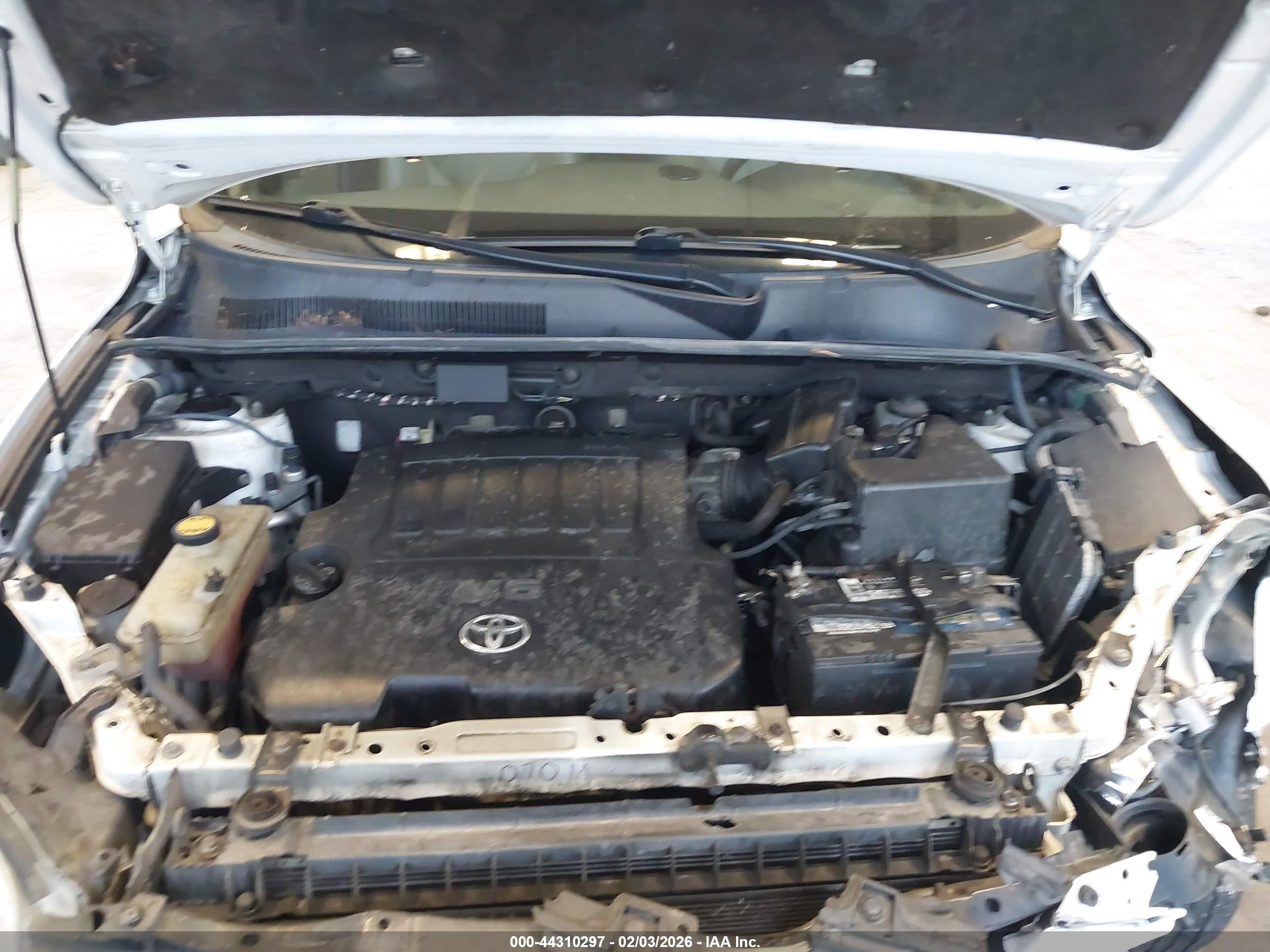 TOYOTA RAV4 image 10