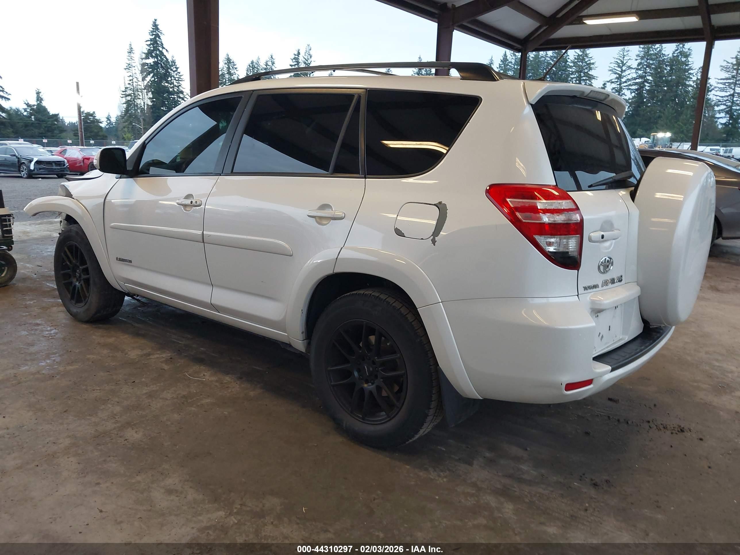 TOYOTA RAV4 image 3