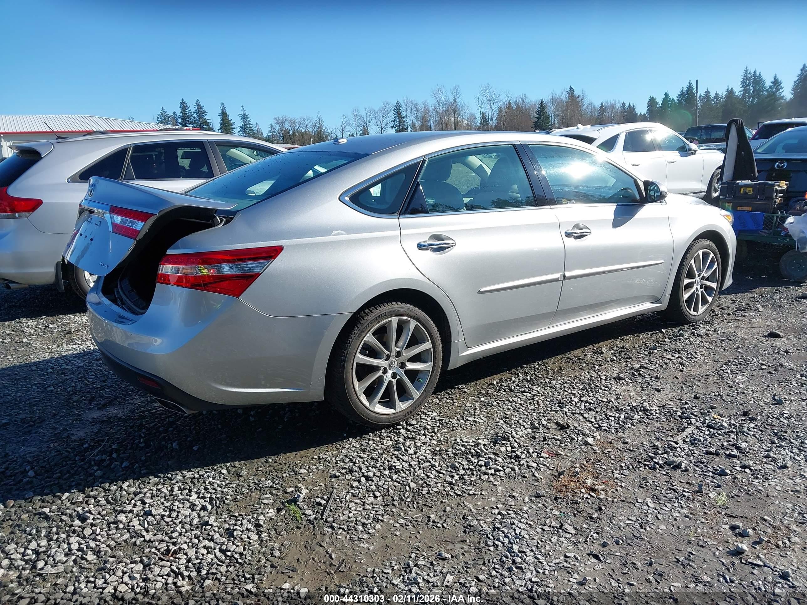 TOYOTA AVALON image 4