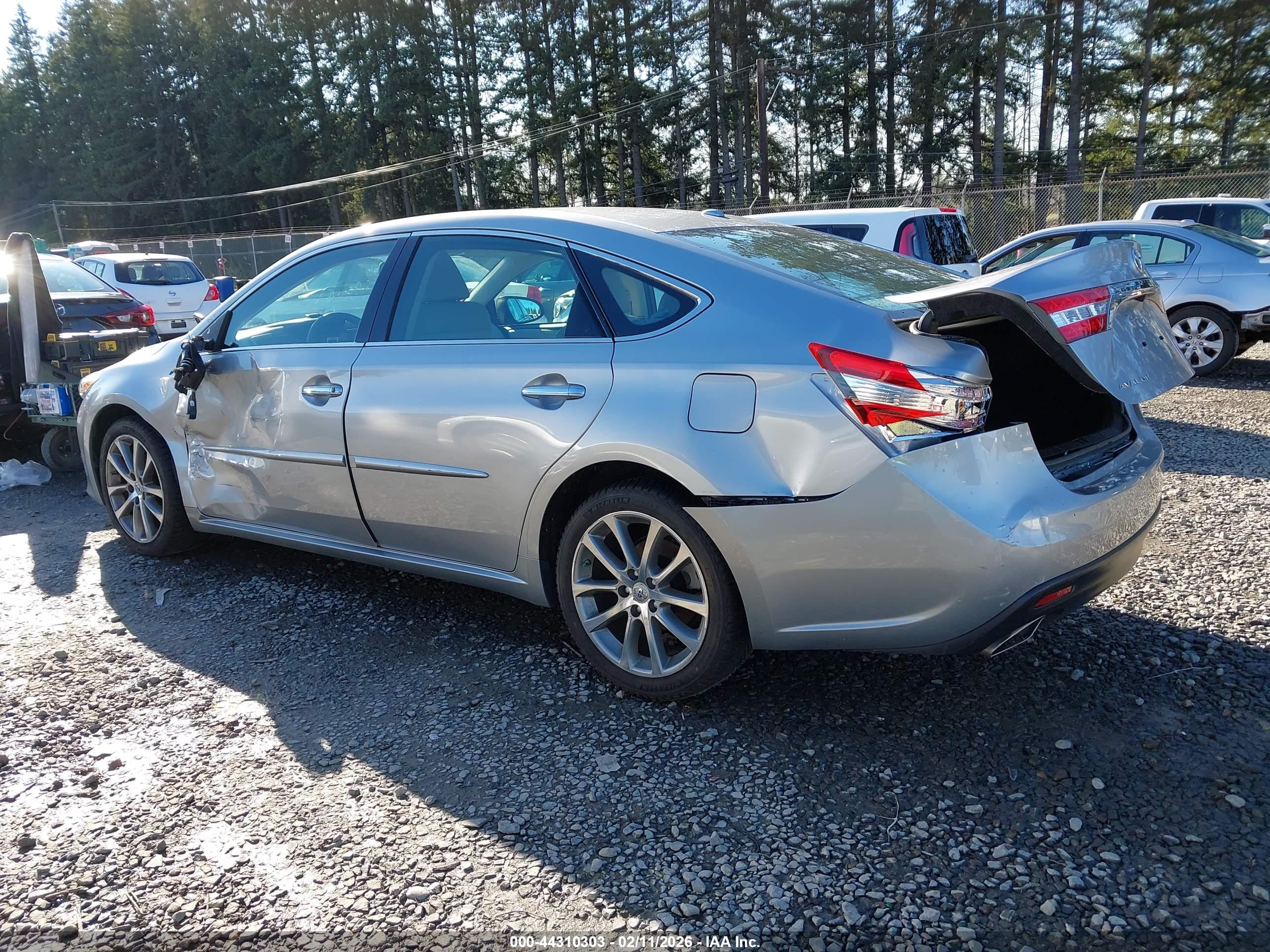 TOYOTA AVALON image 6