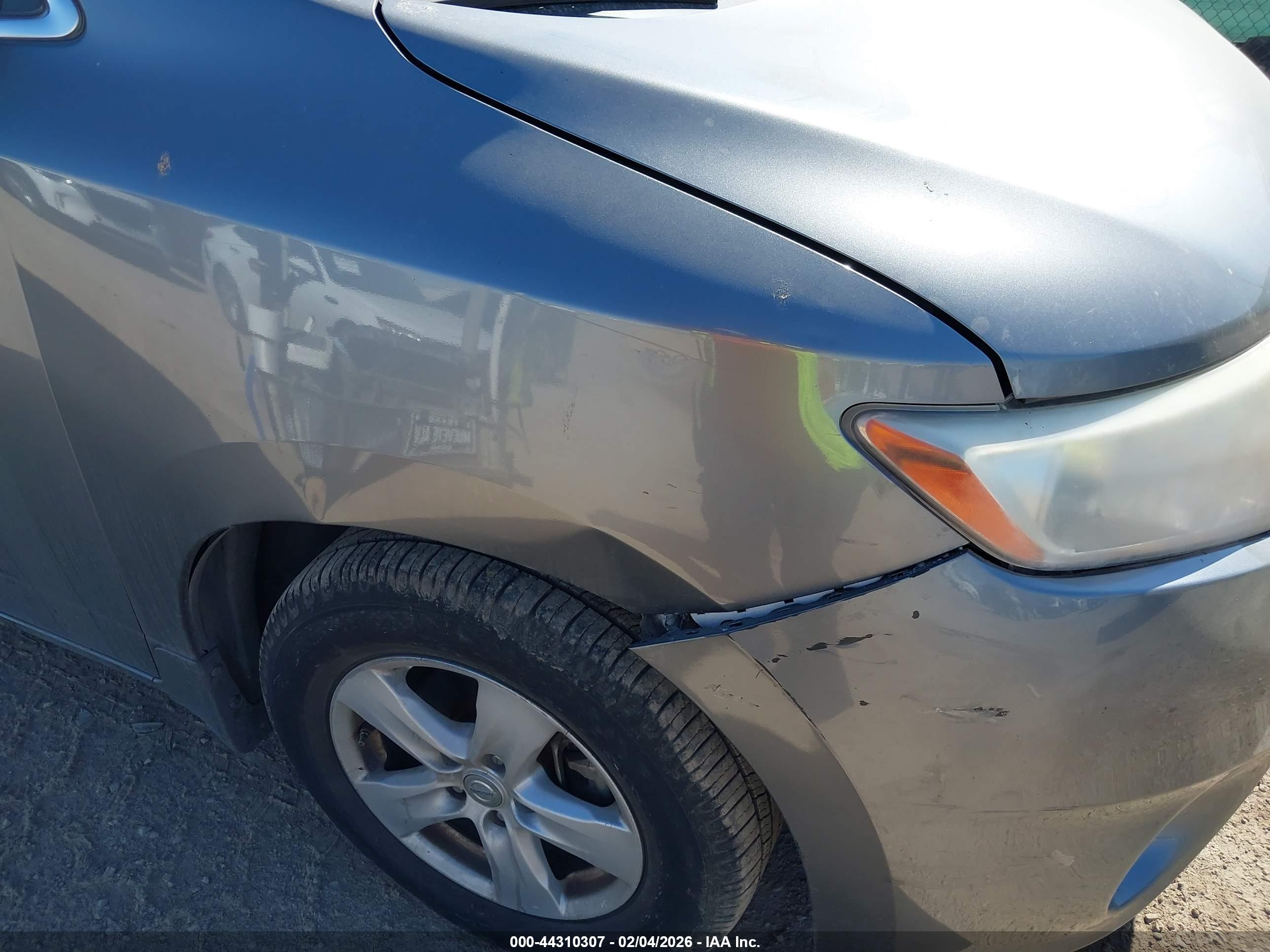 NISSAN QUEST image 6