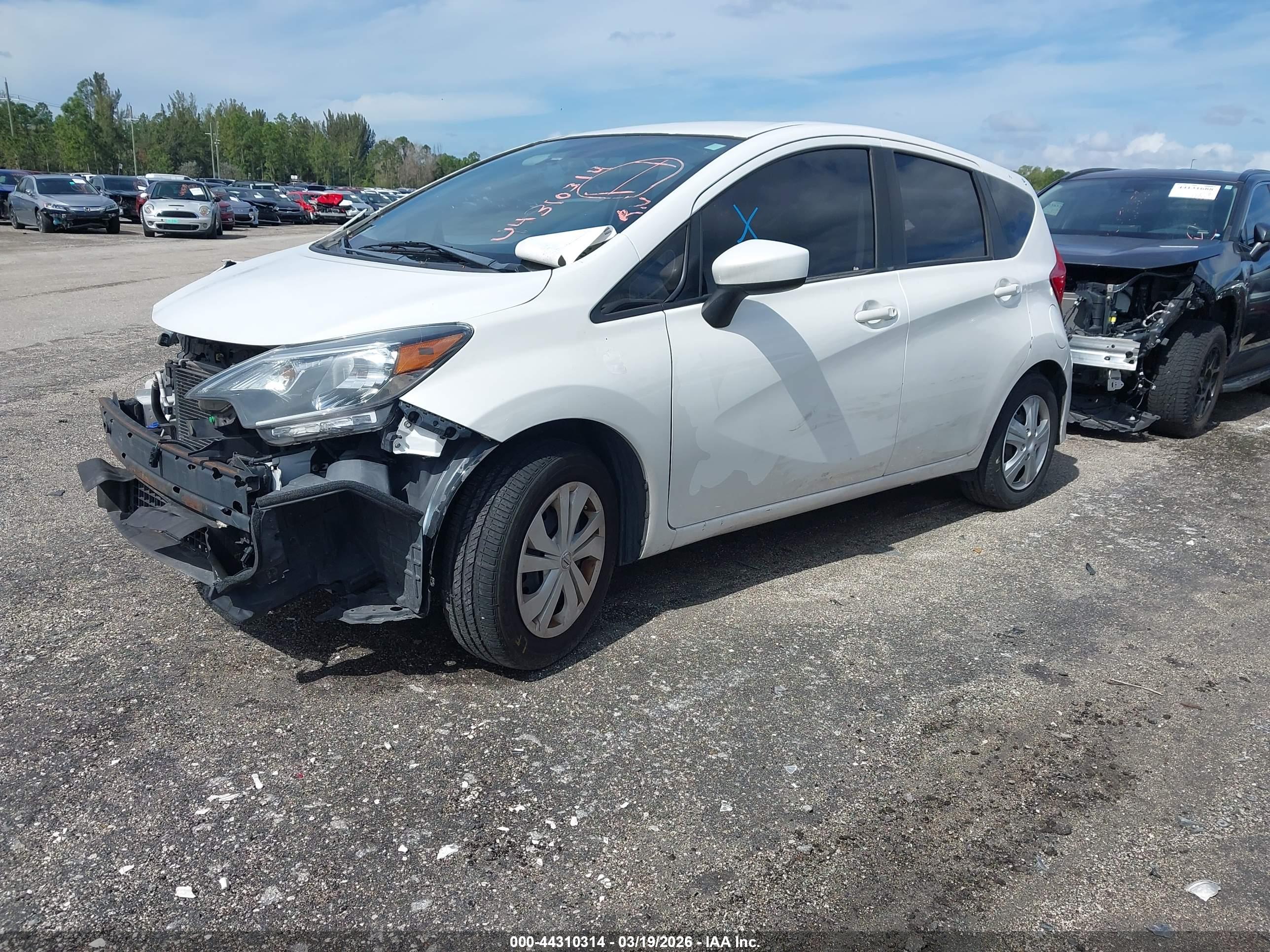 NISSAN VERSA image 2