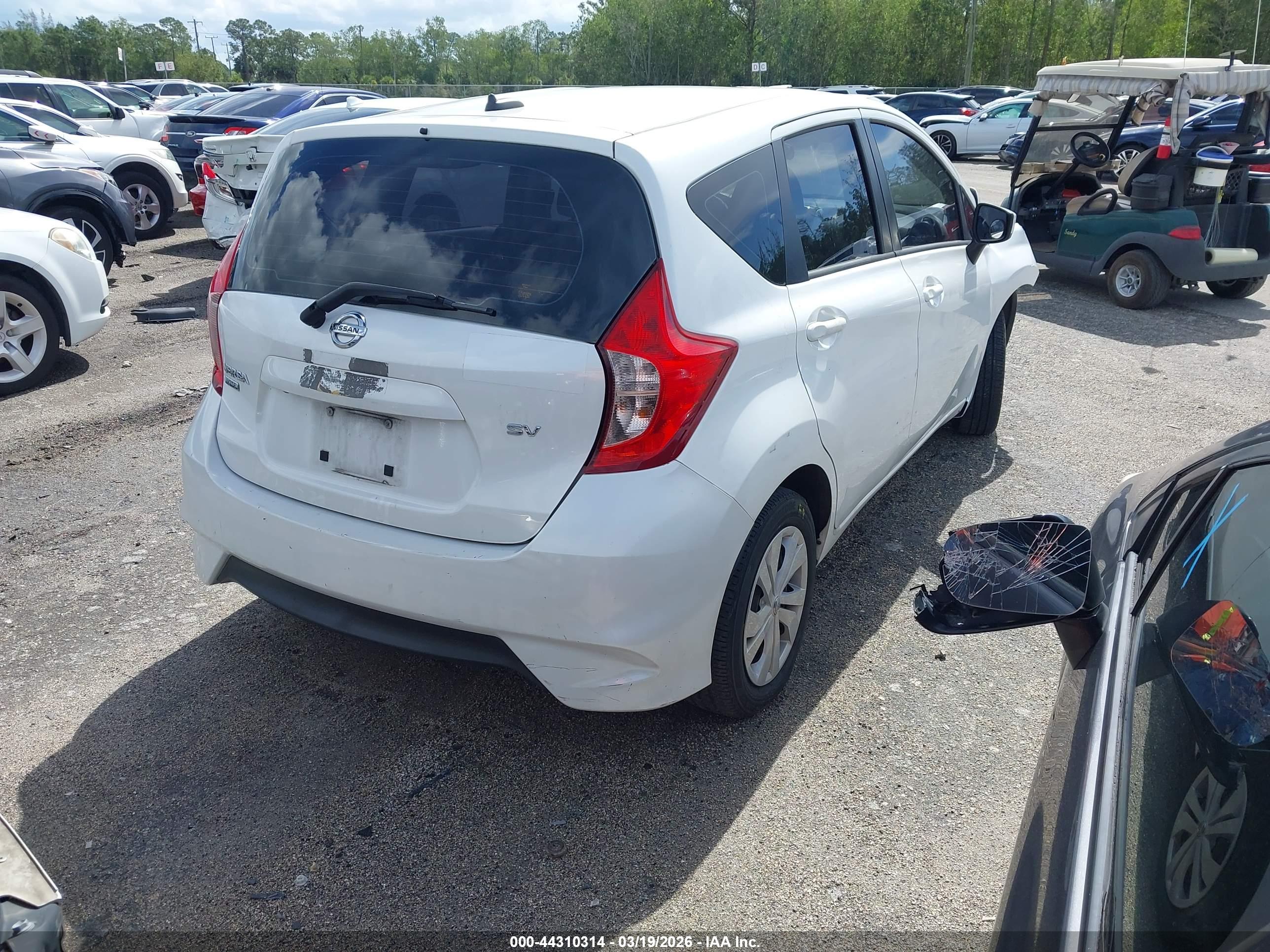 NISSAN VERSA image 4