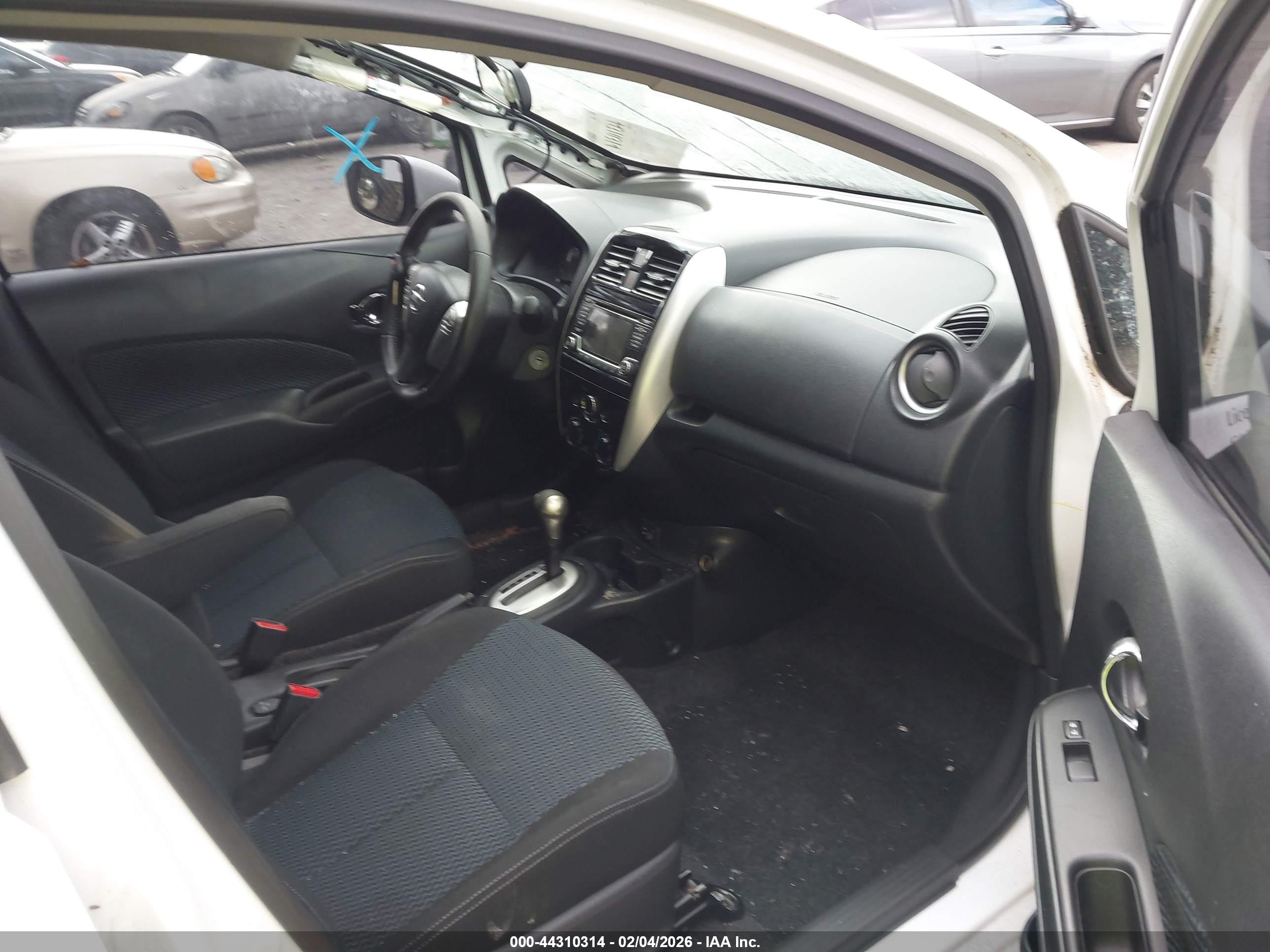 NISSAN VERSA image 5