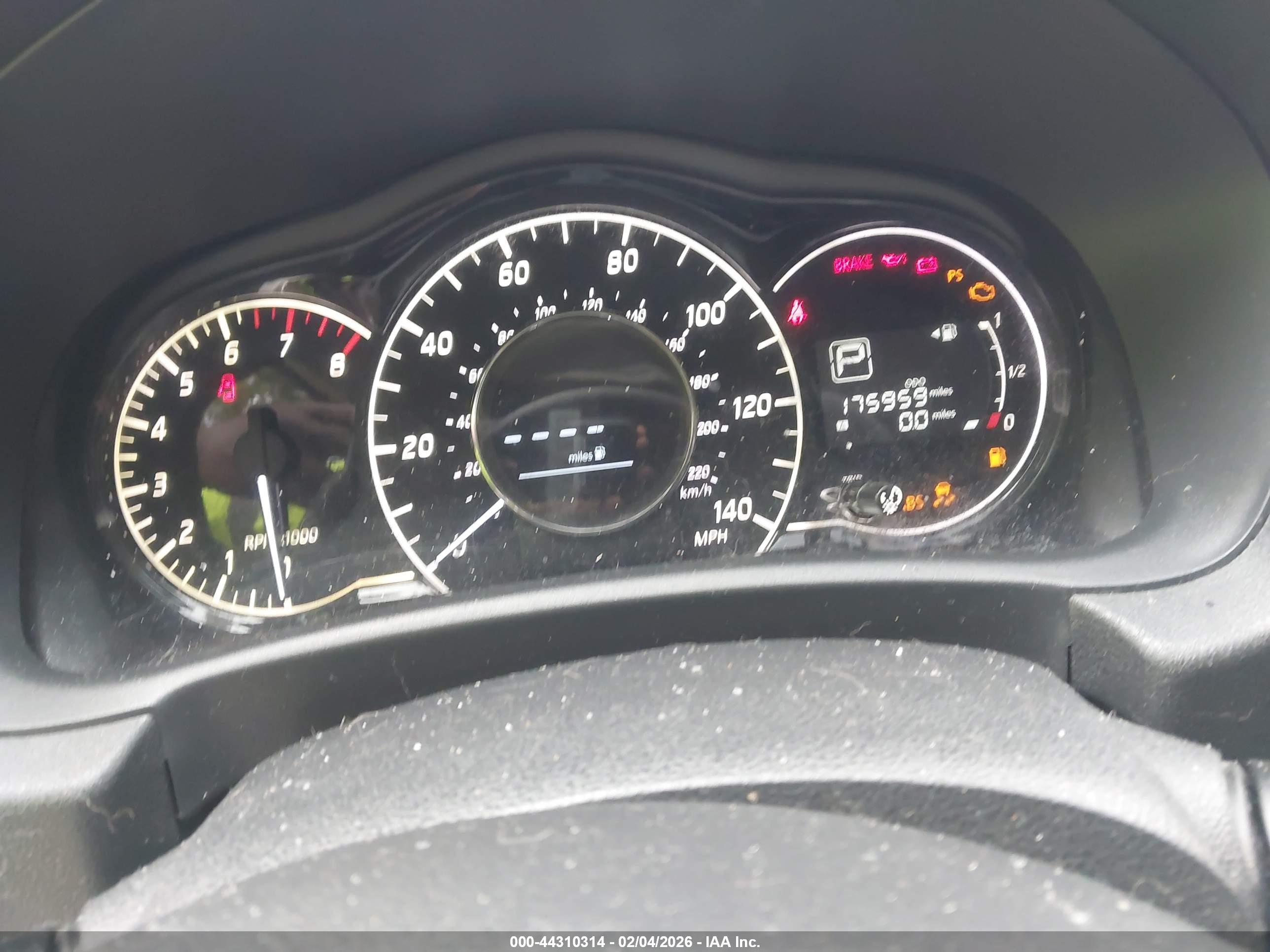 NISSAN VERSA image 7
