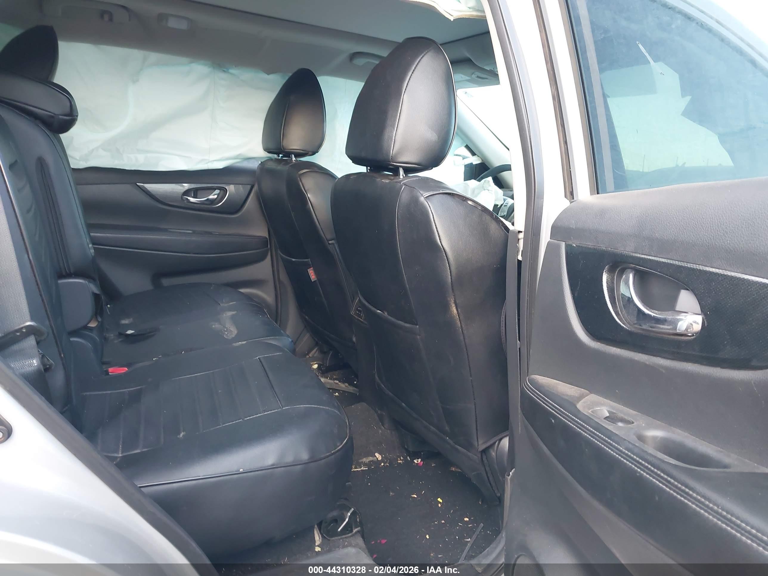 NISSAN ROGUE image 8