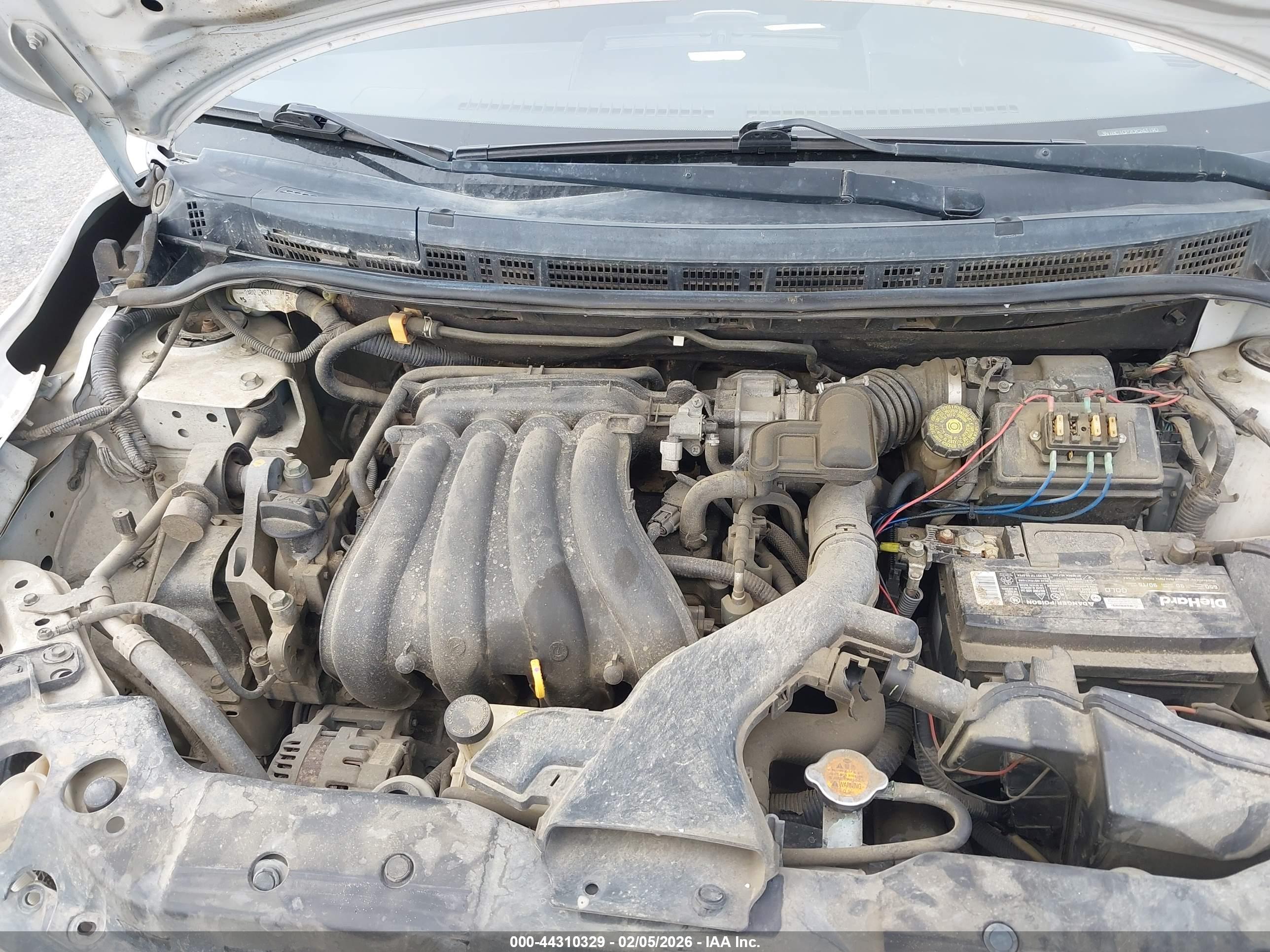 NISSAN VERSA image 10