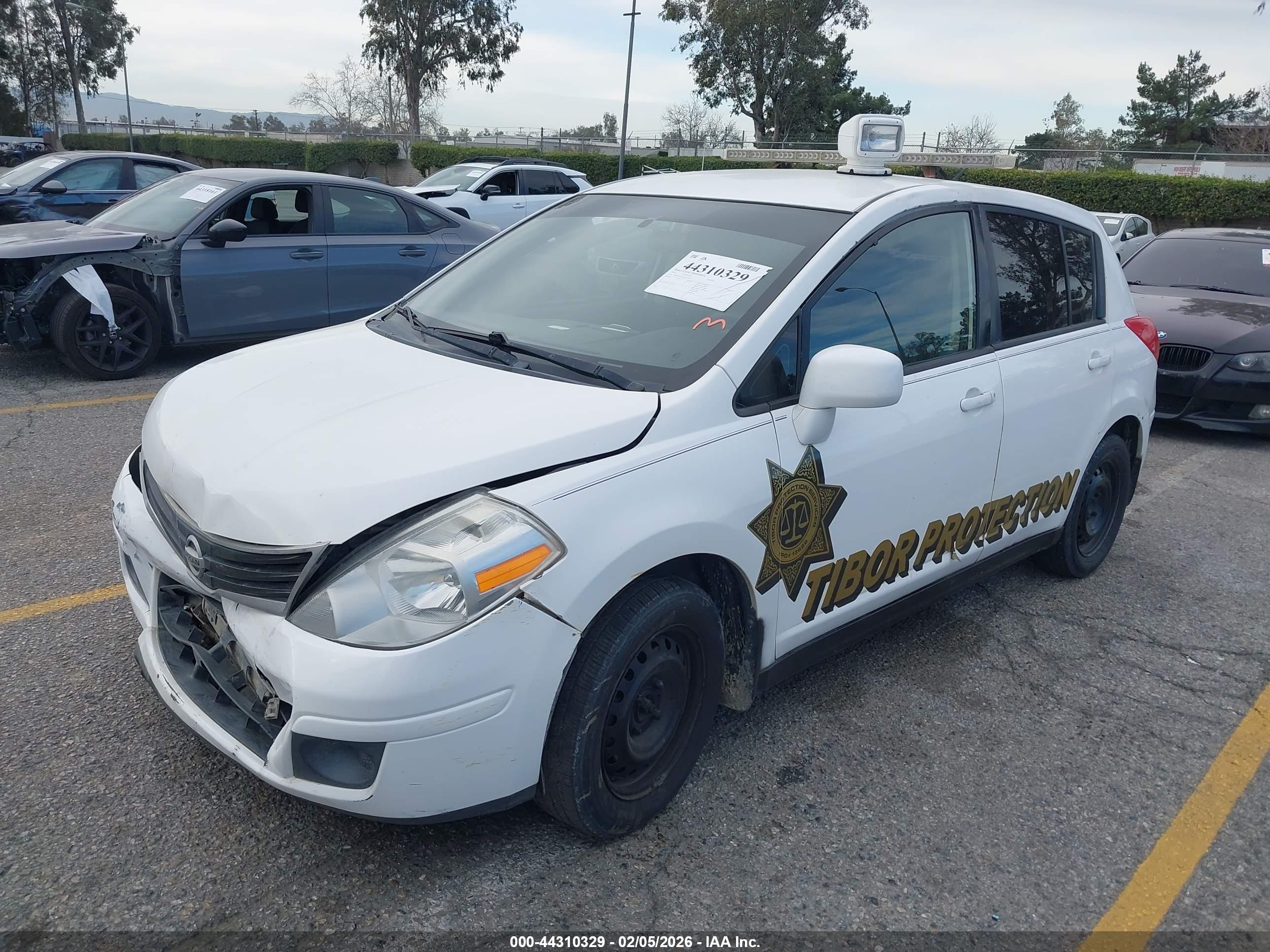 NISSAN VERSA image 2
