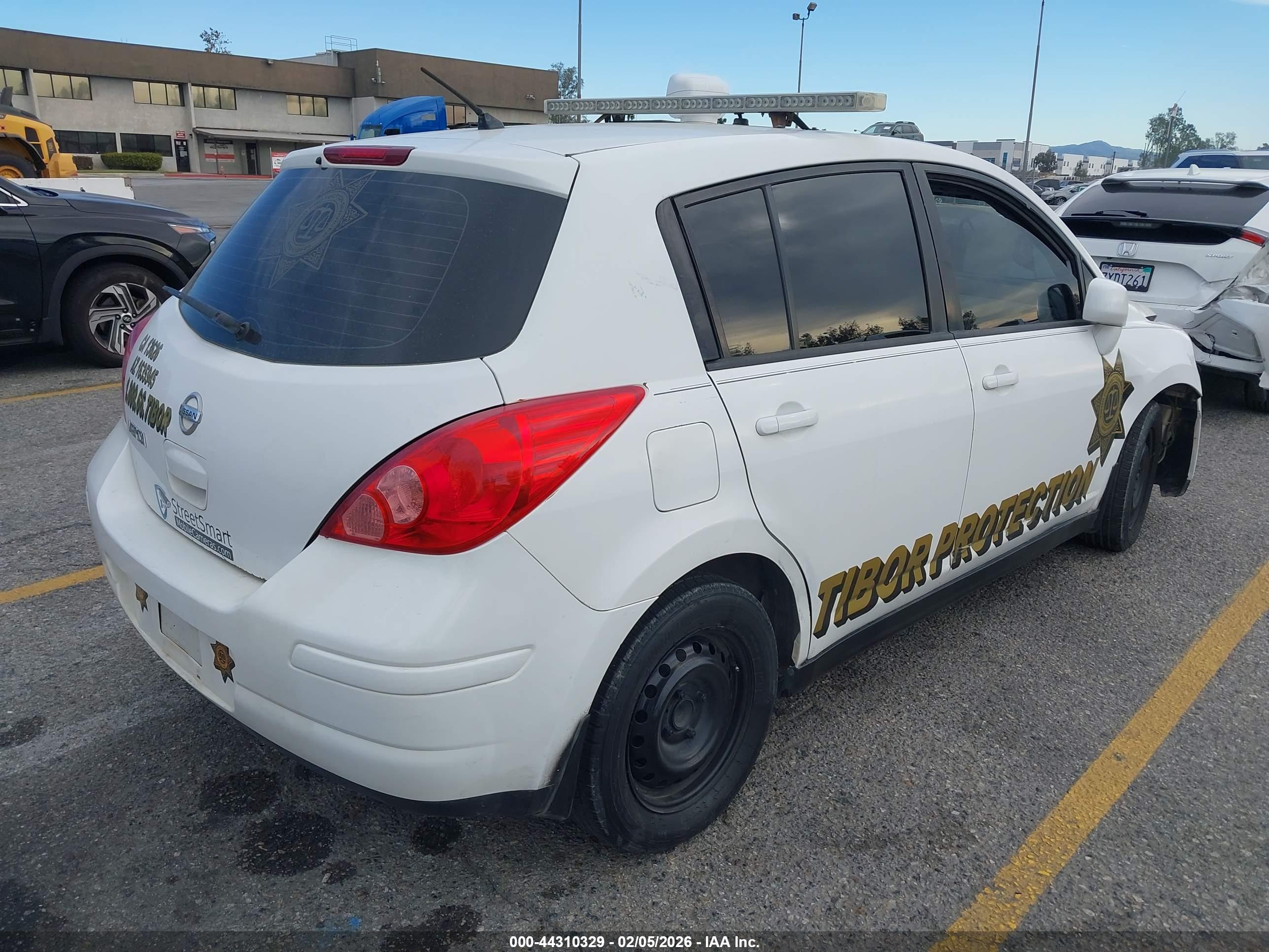 NISSAN VERSA image 4
