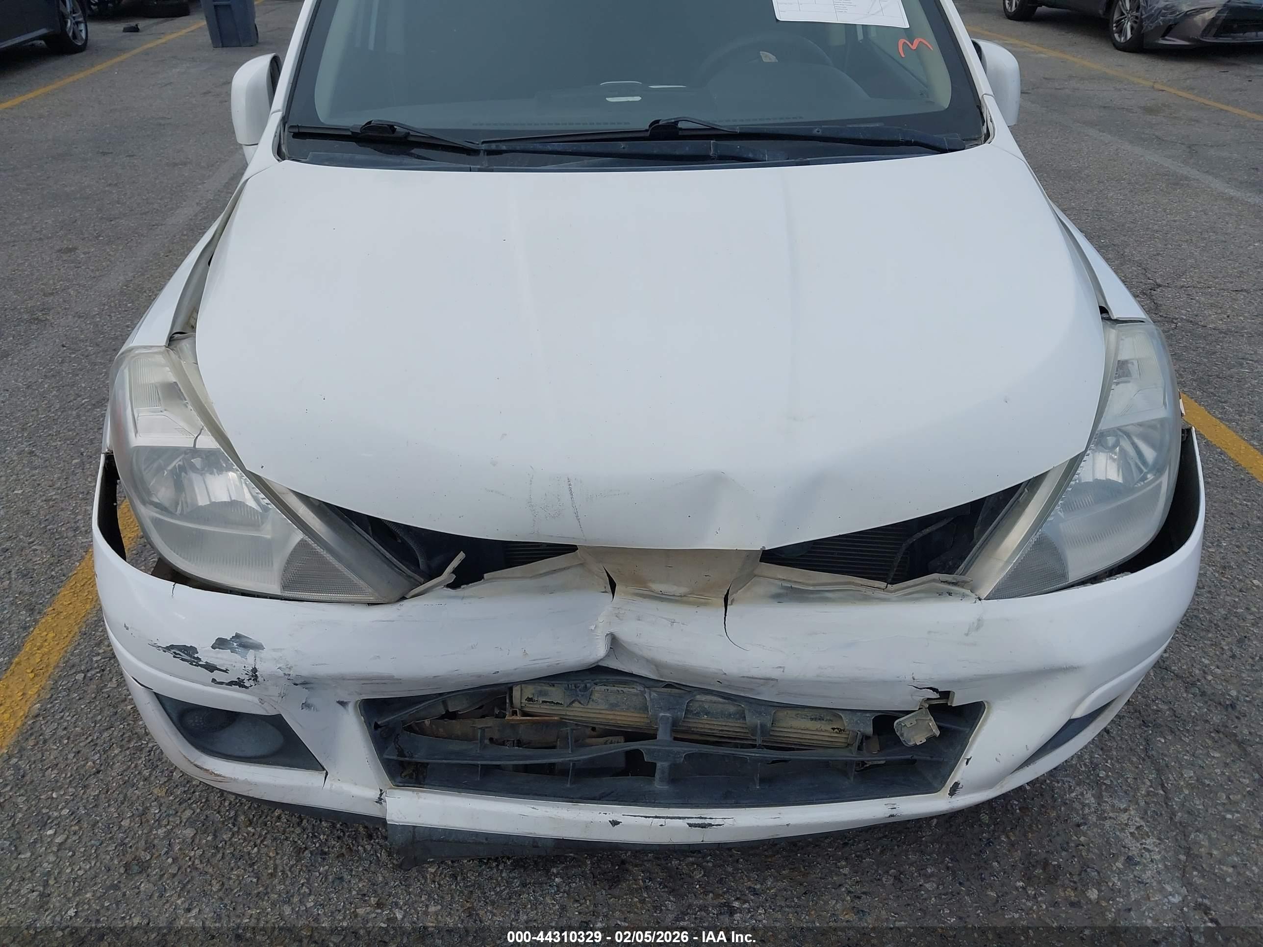 NISSAN VERSA image 6