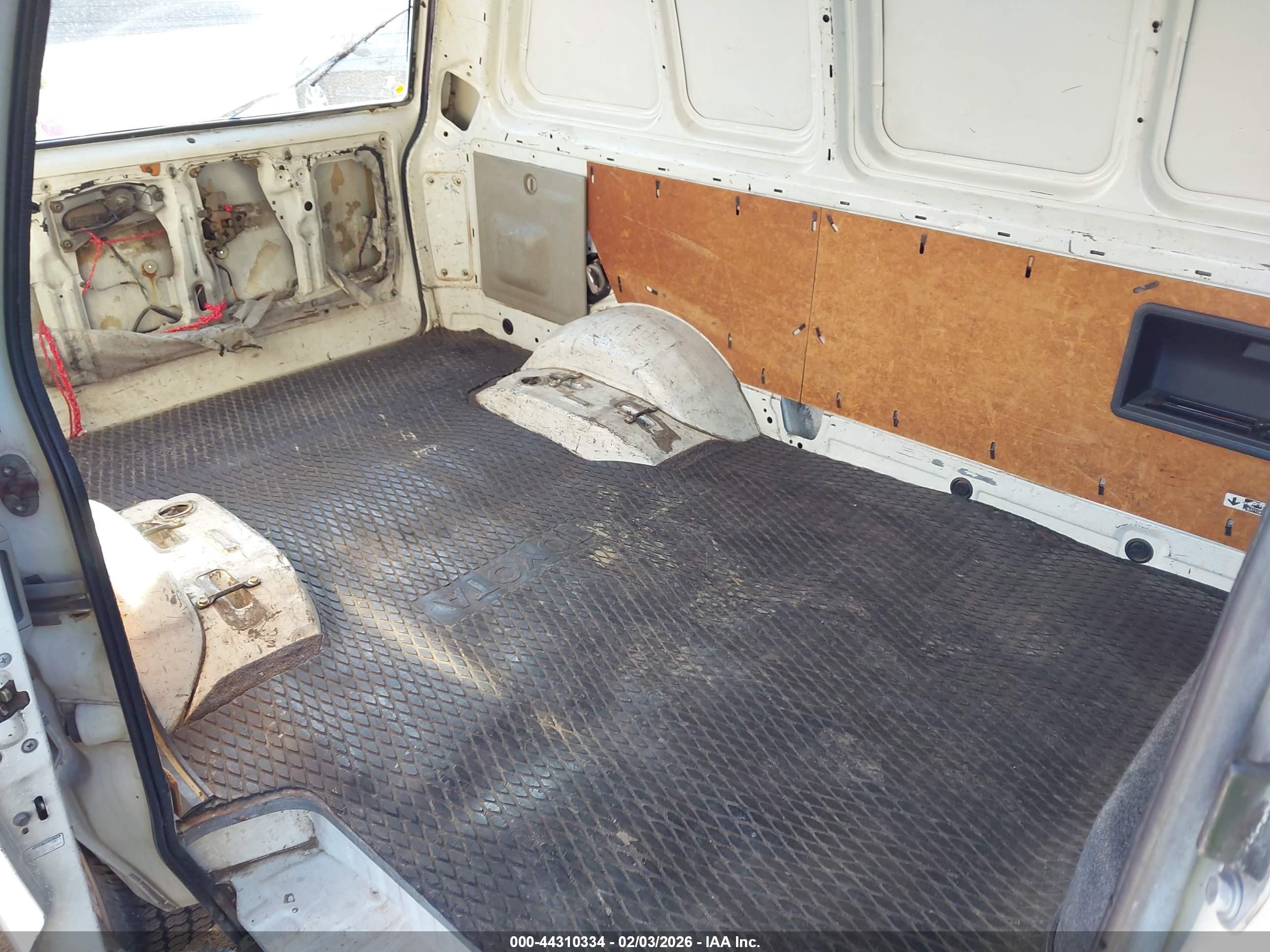 TOYOTA VAN image 8