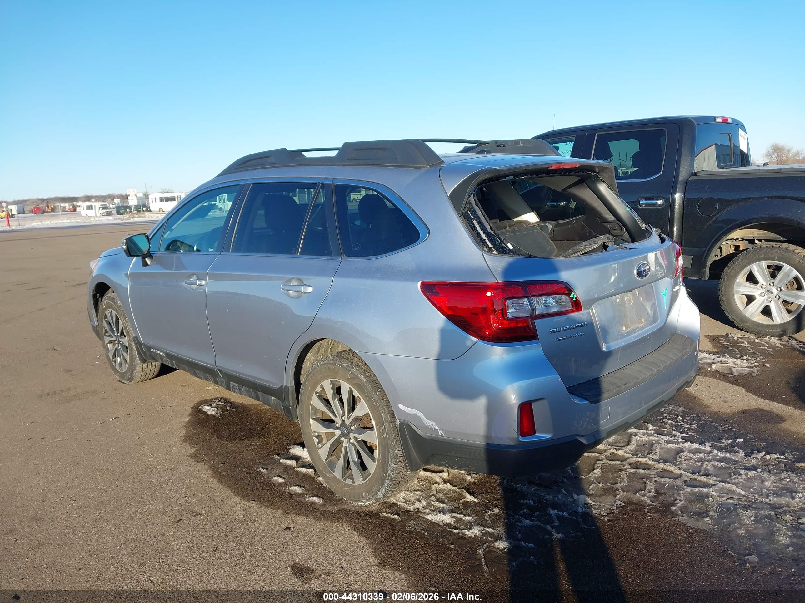 SUBARU OUTBACK image 3