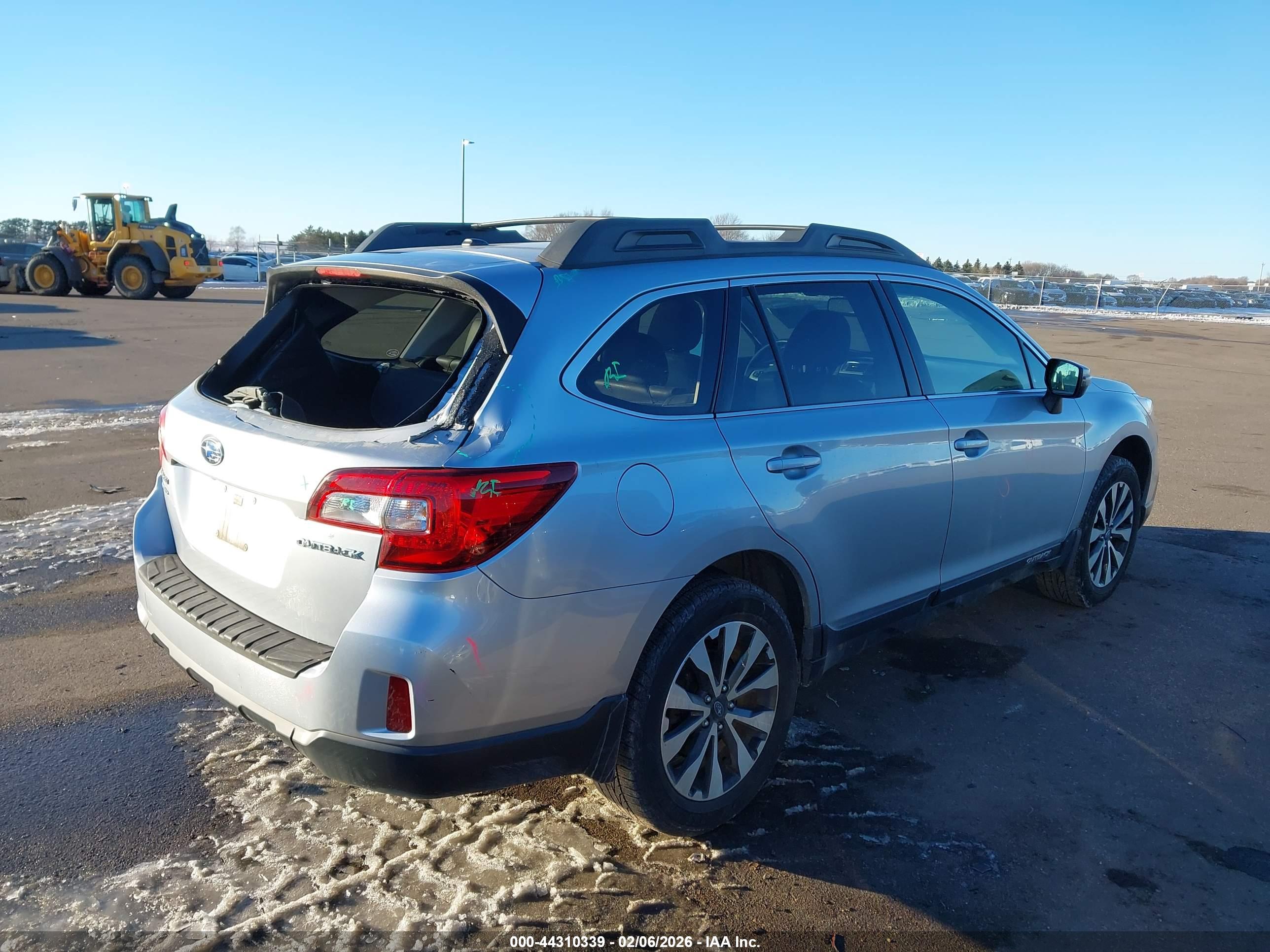SUBARU OUTBACK image 4