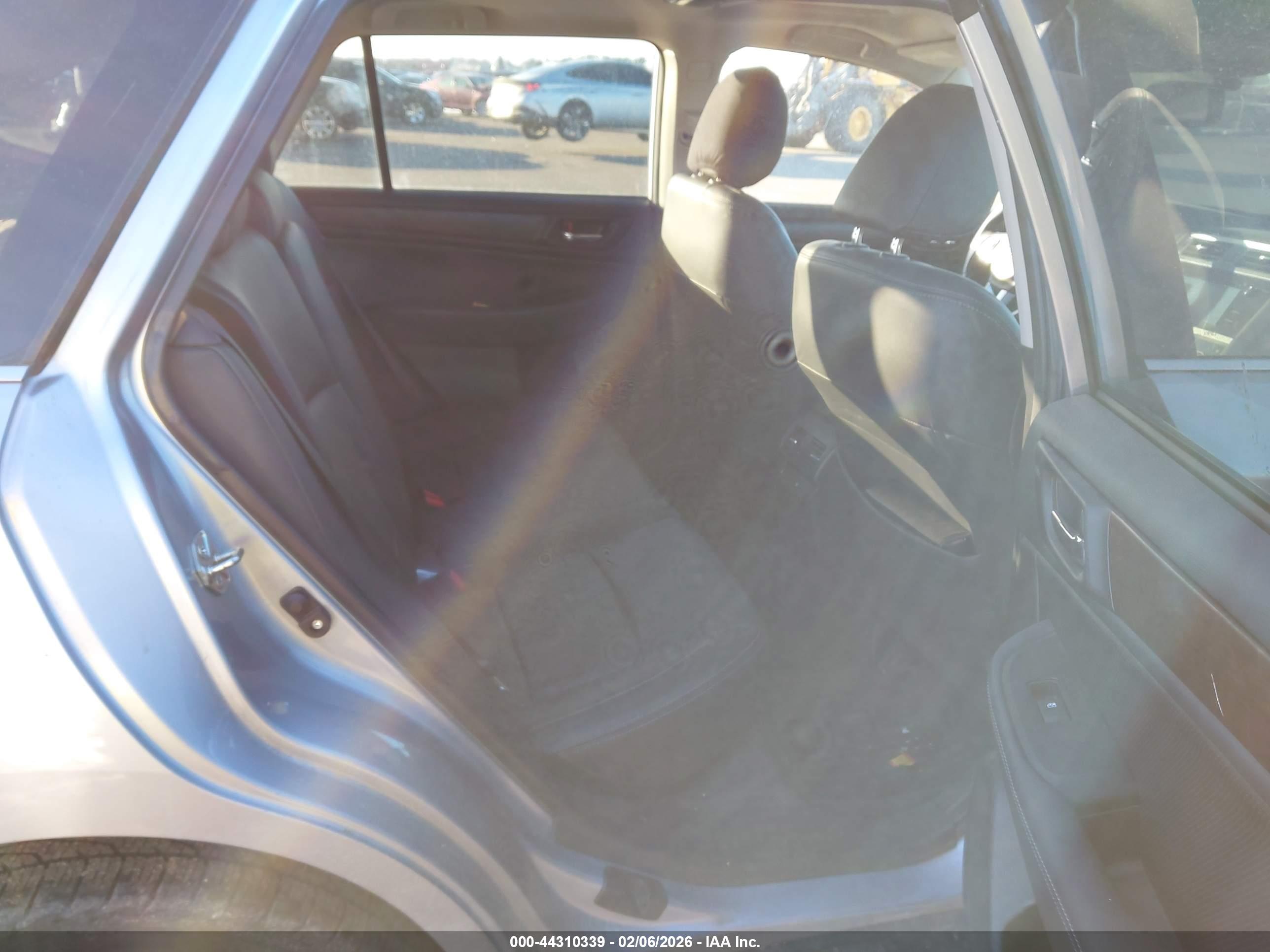 SUBARU OUTBACK image 8