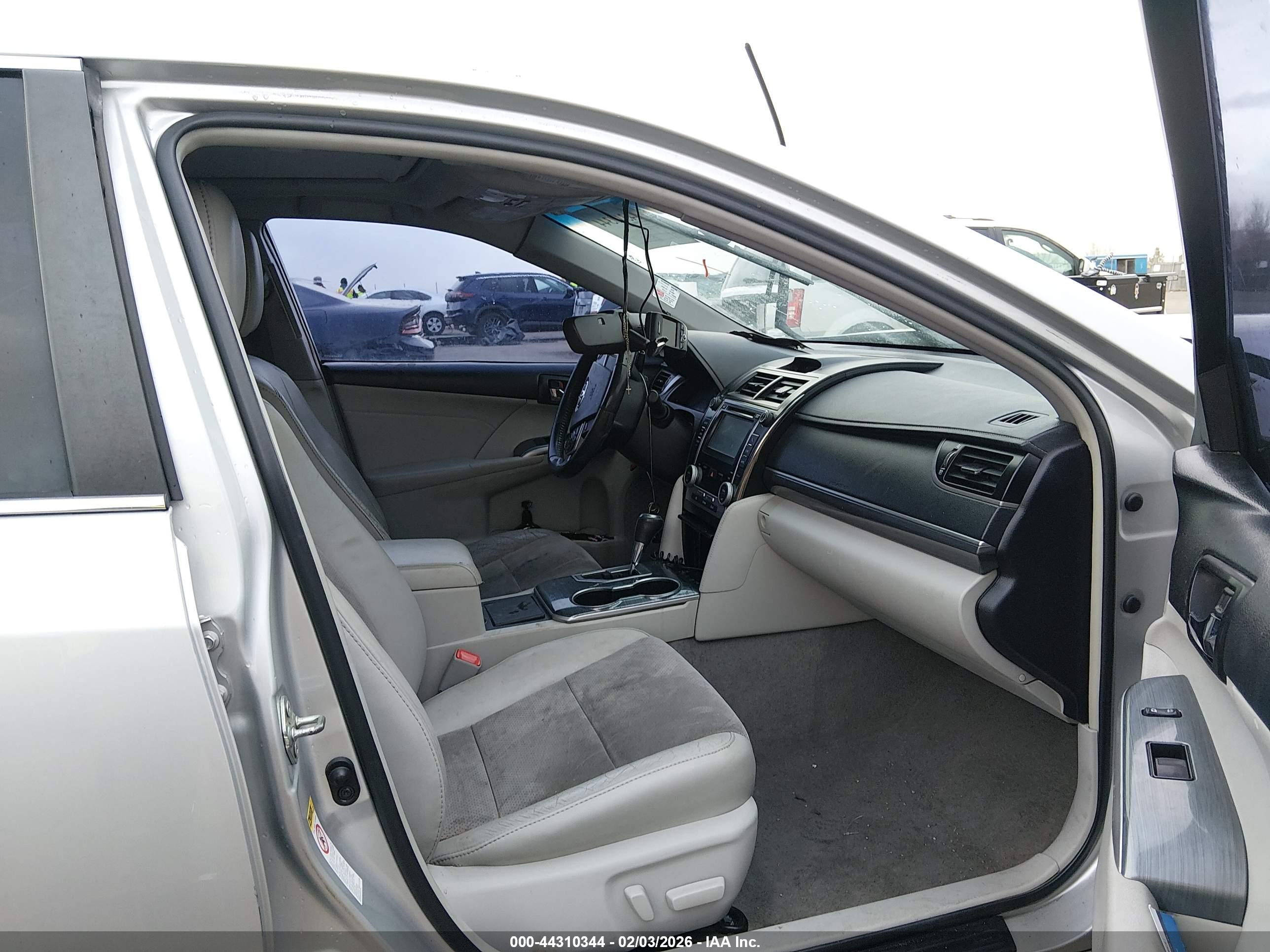 TOYOTA CAMRY image 5