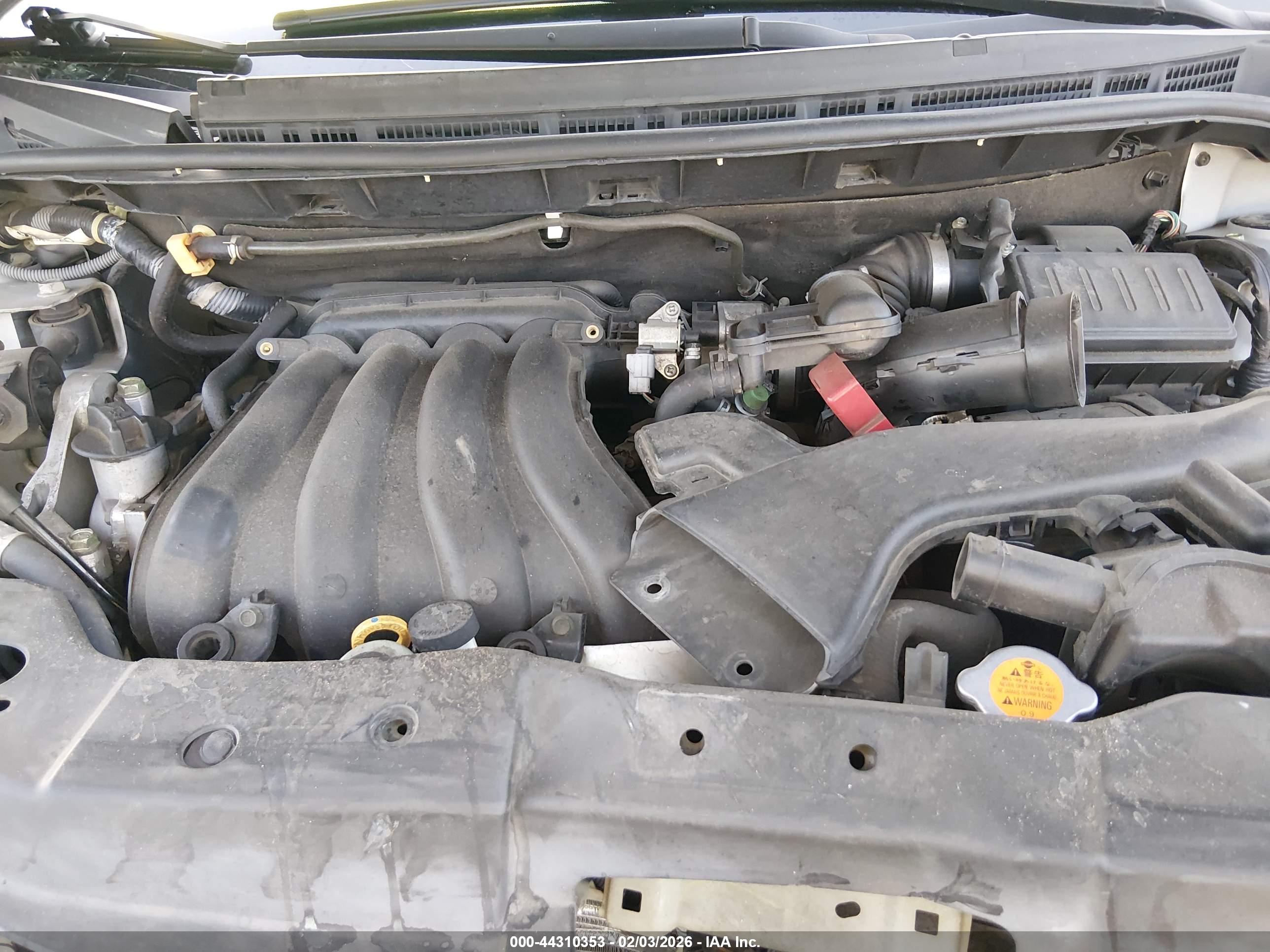 NISSAN VERSA image 10