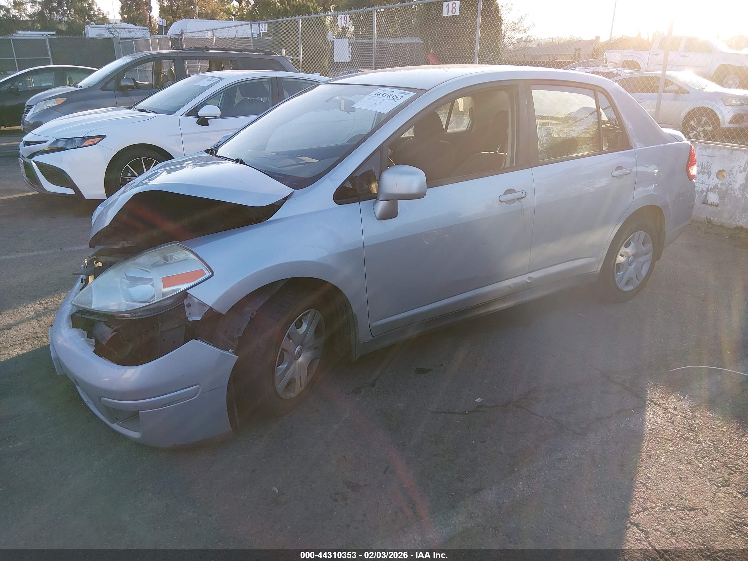 NISSAN VERSA image 2