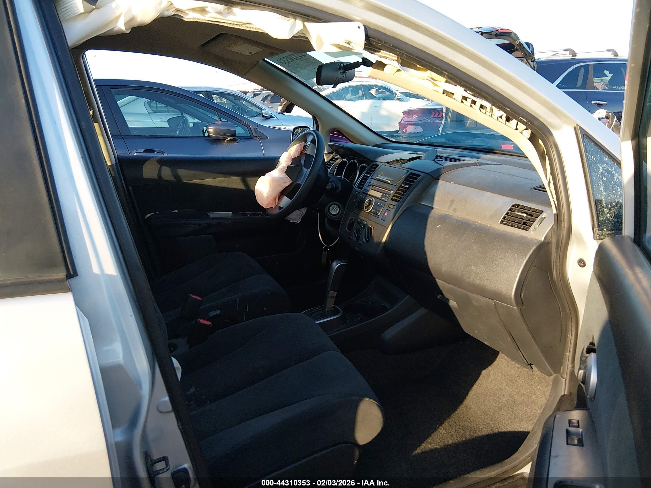 NISSAN VERSA image 5