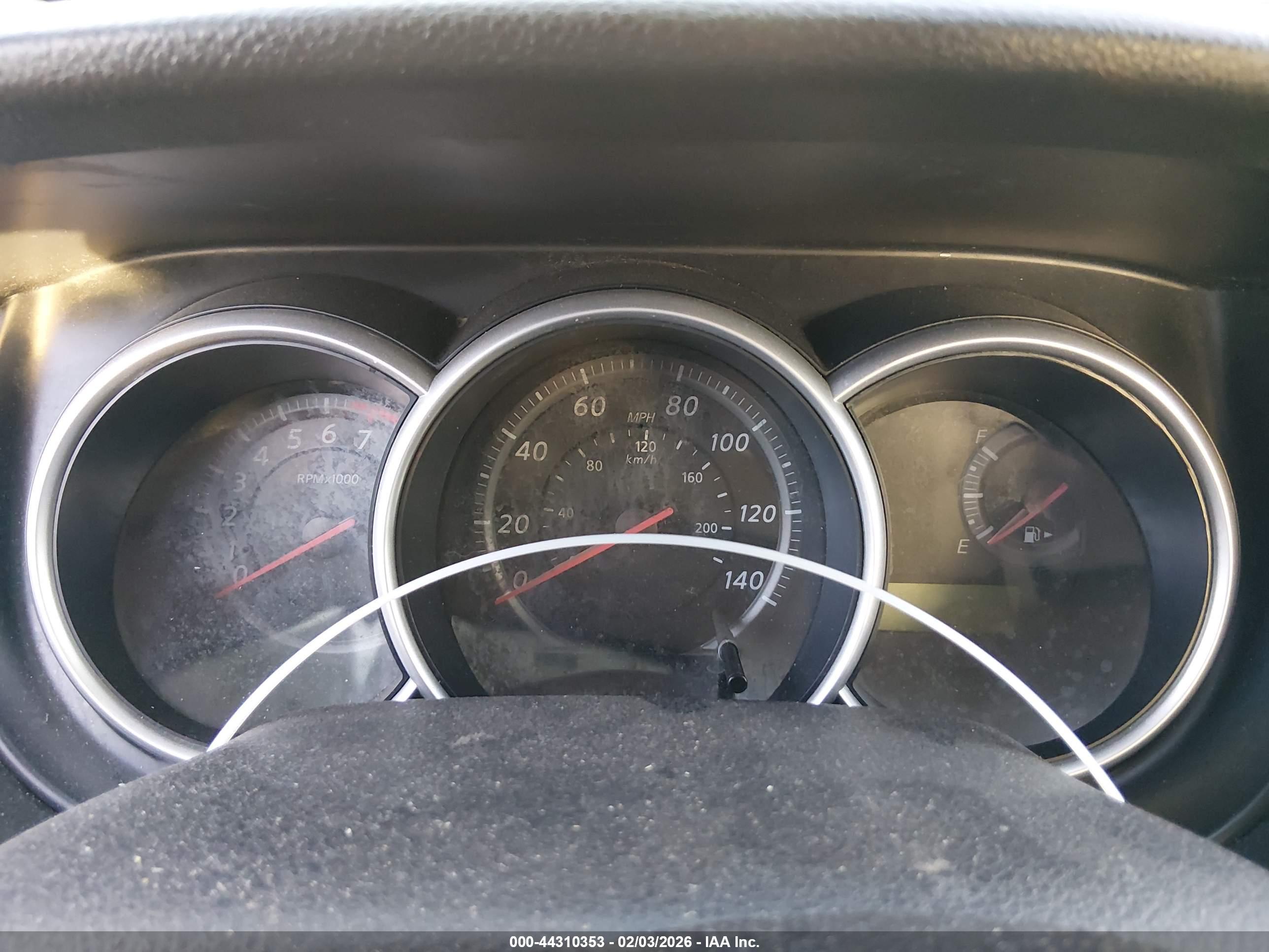 NISSAN VERSA image 7