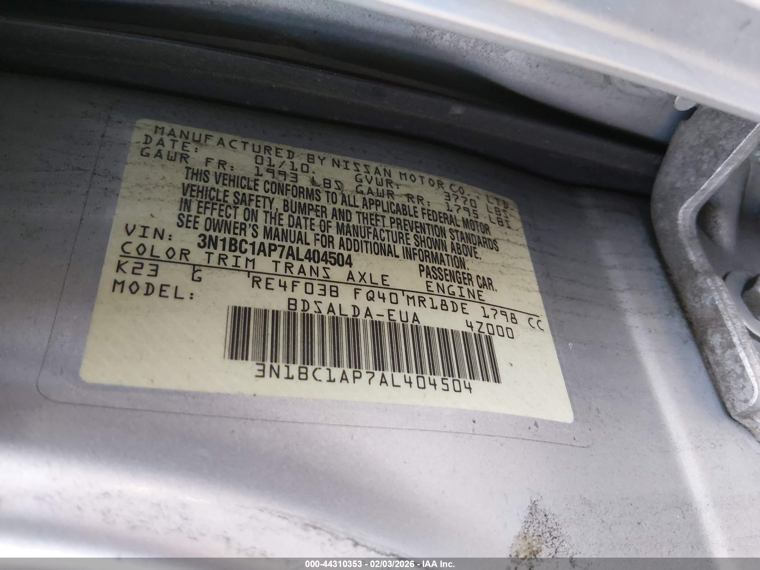 NISSAN VERSA image 9