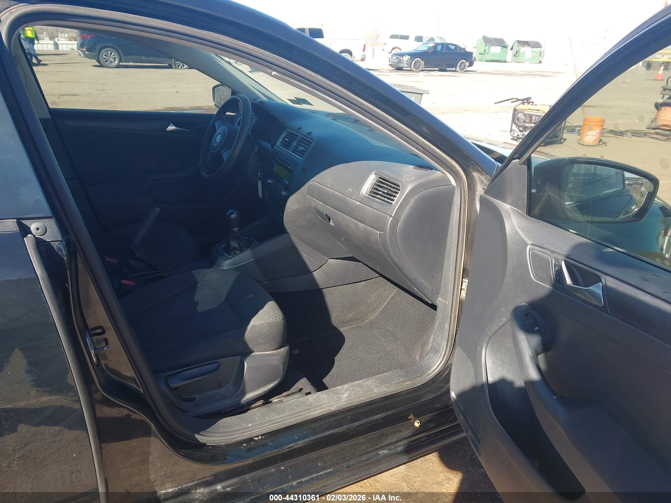 VOLKSWAGEN JETTA image 5