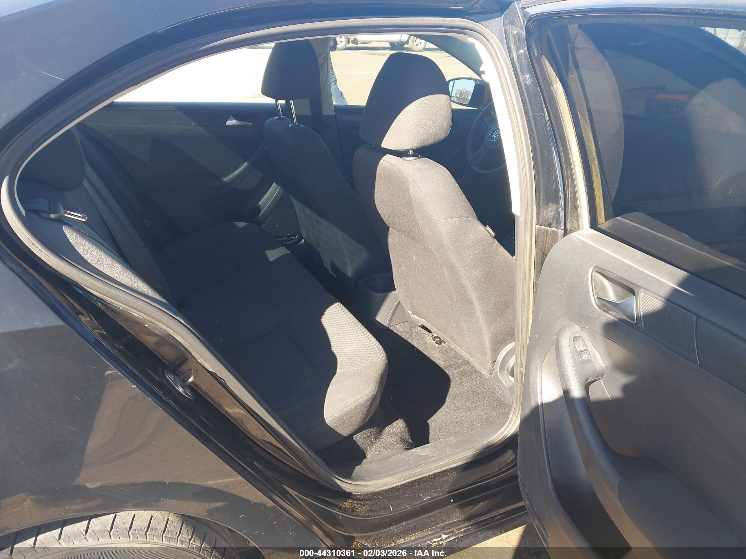 VOLKSWAGEN JETTA image 8
