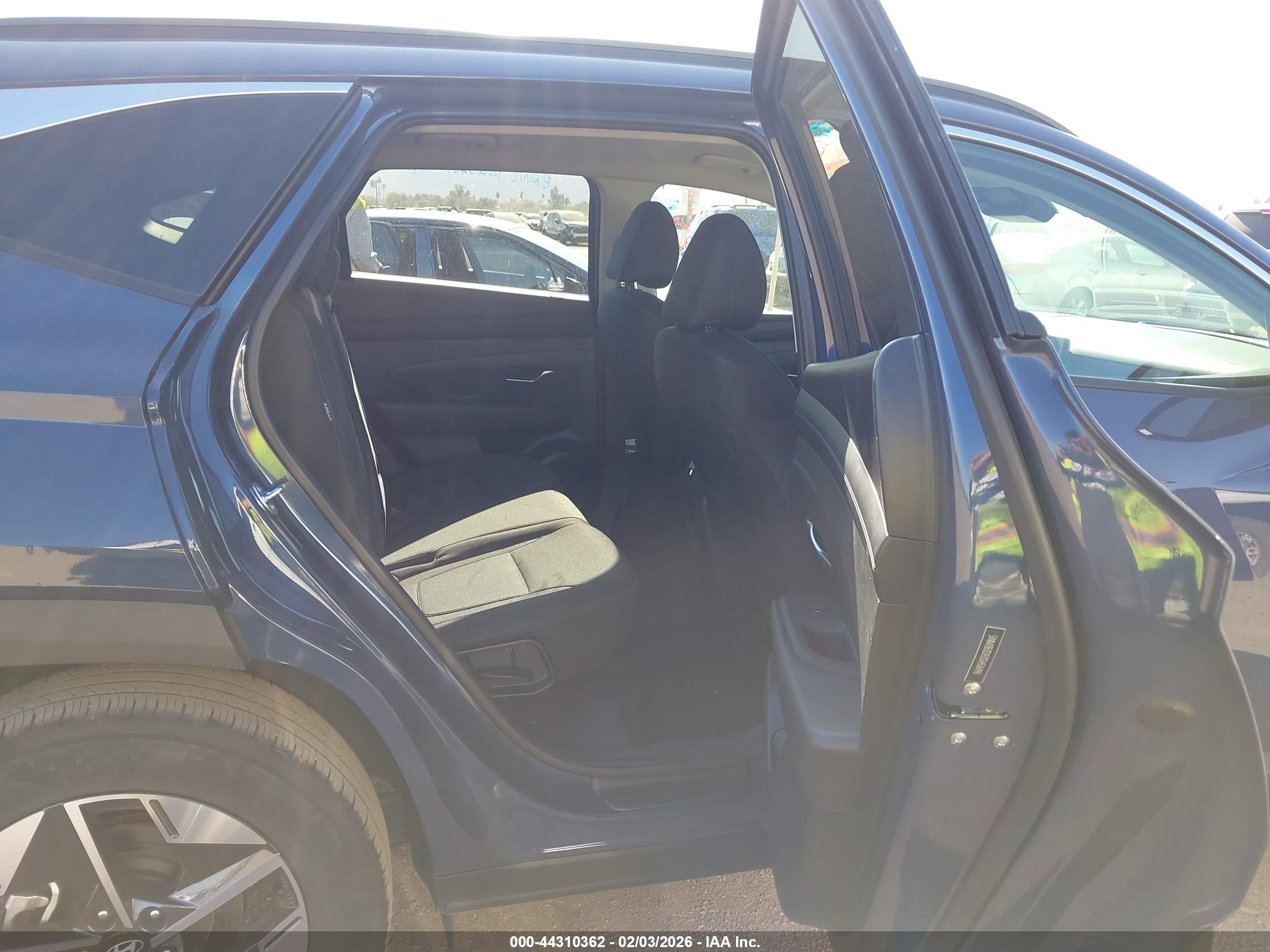 HYUNDAI TUCSON image 8