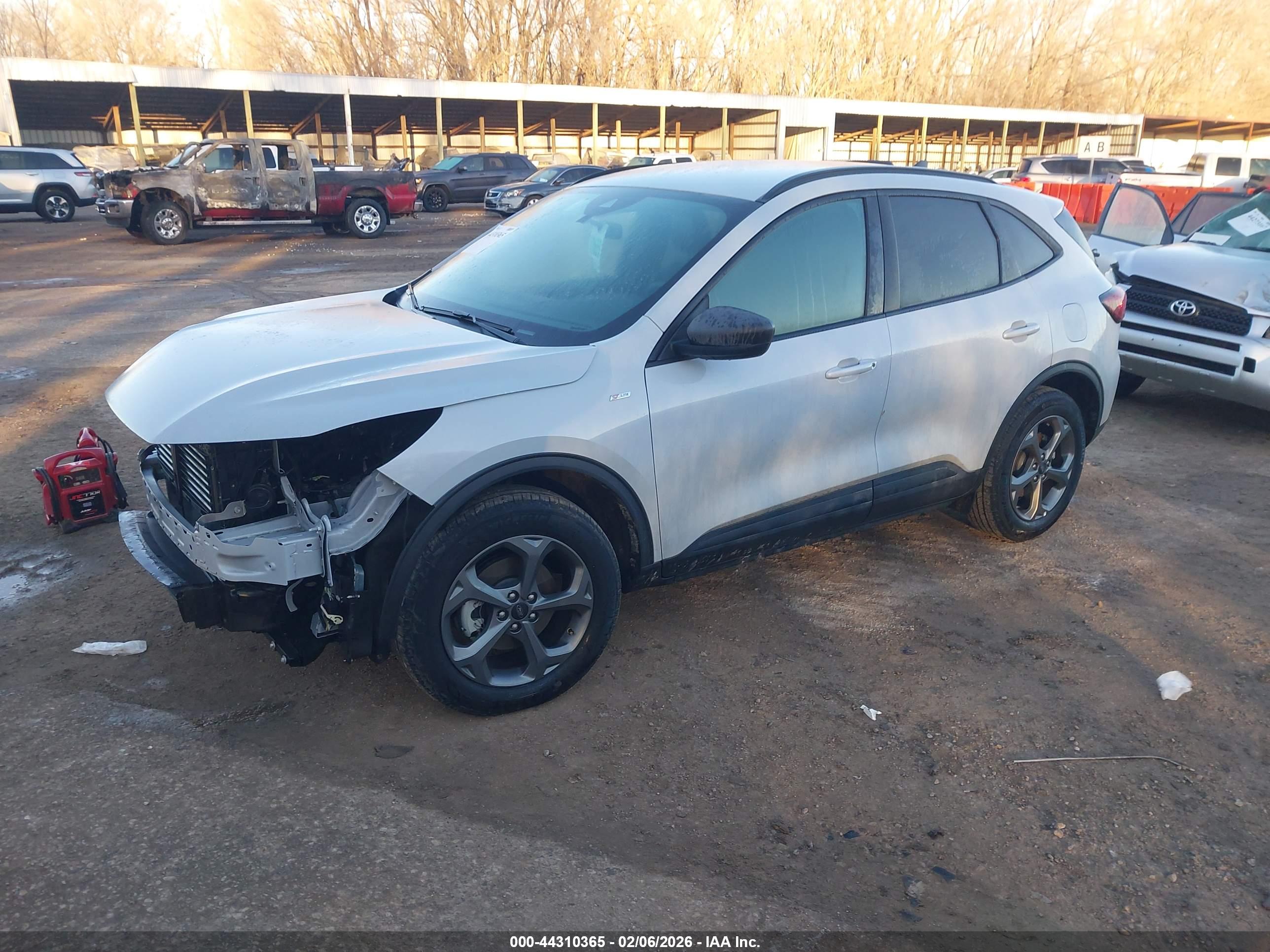 FORD ESCAPE image 2