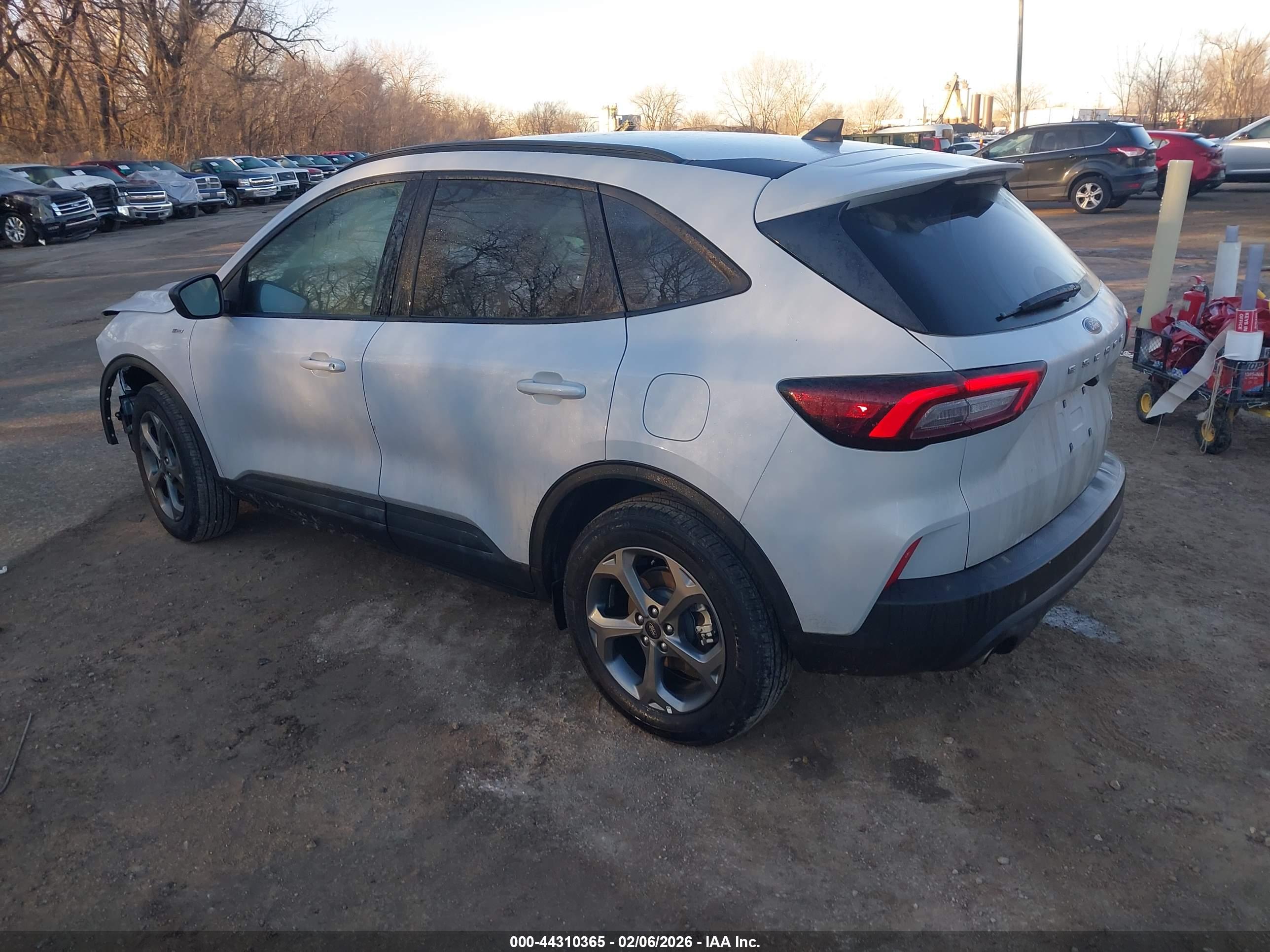 FORD ESCAPE image 3