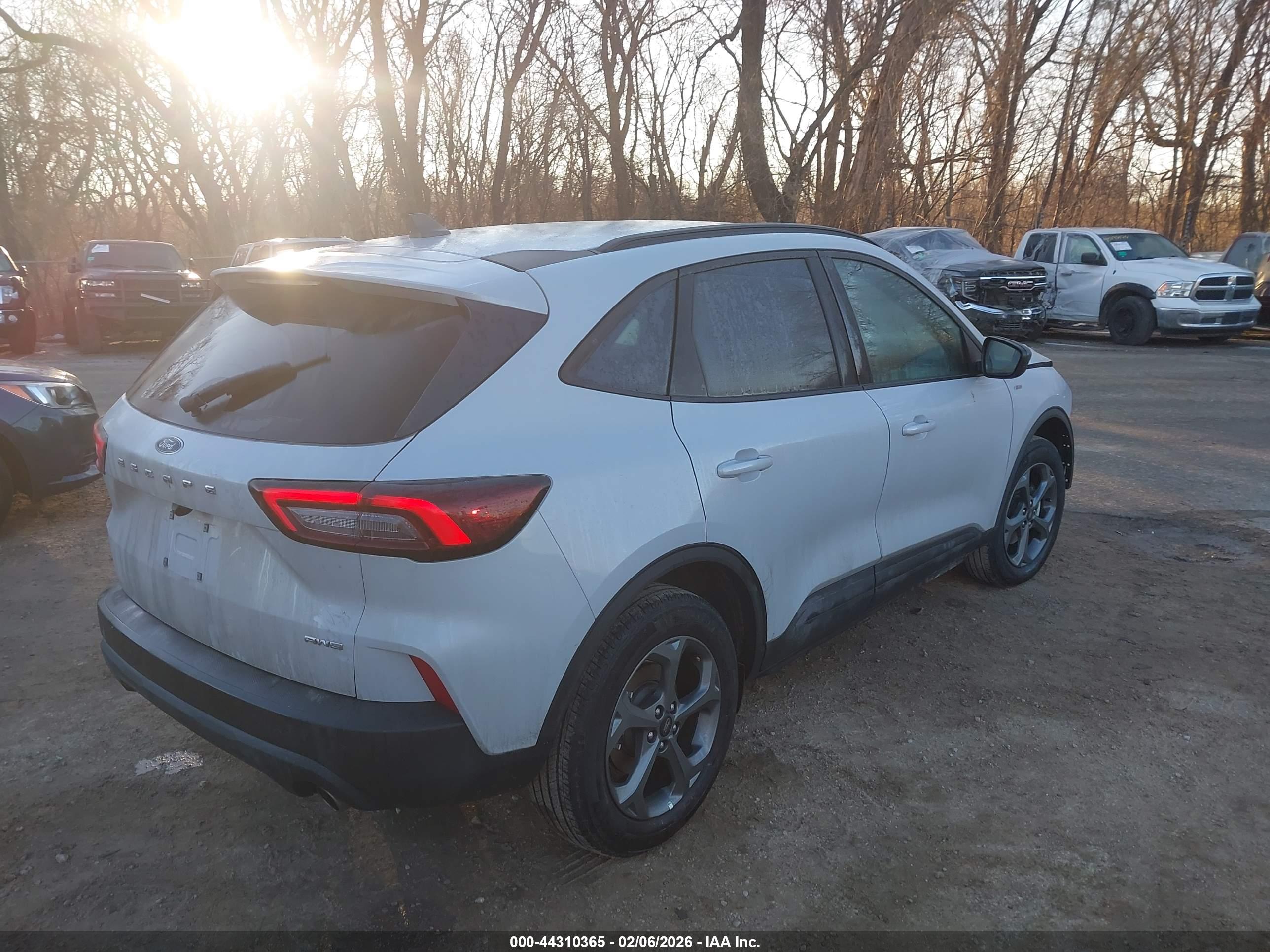 FORD ESCAPE image 4