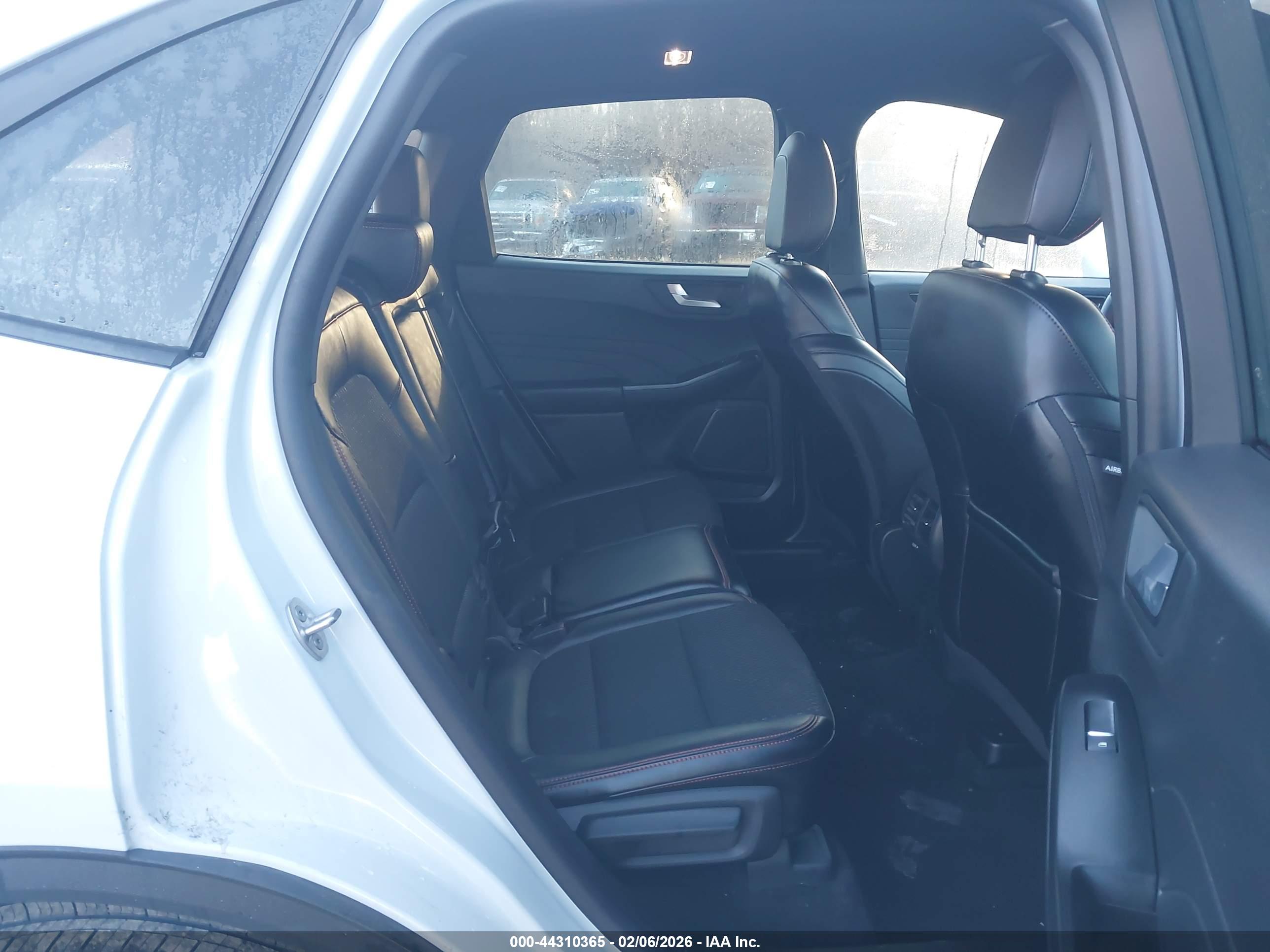 FORD ESCAPE image 8