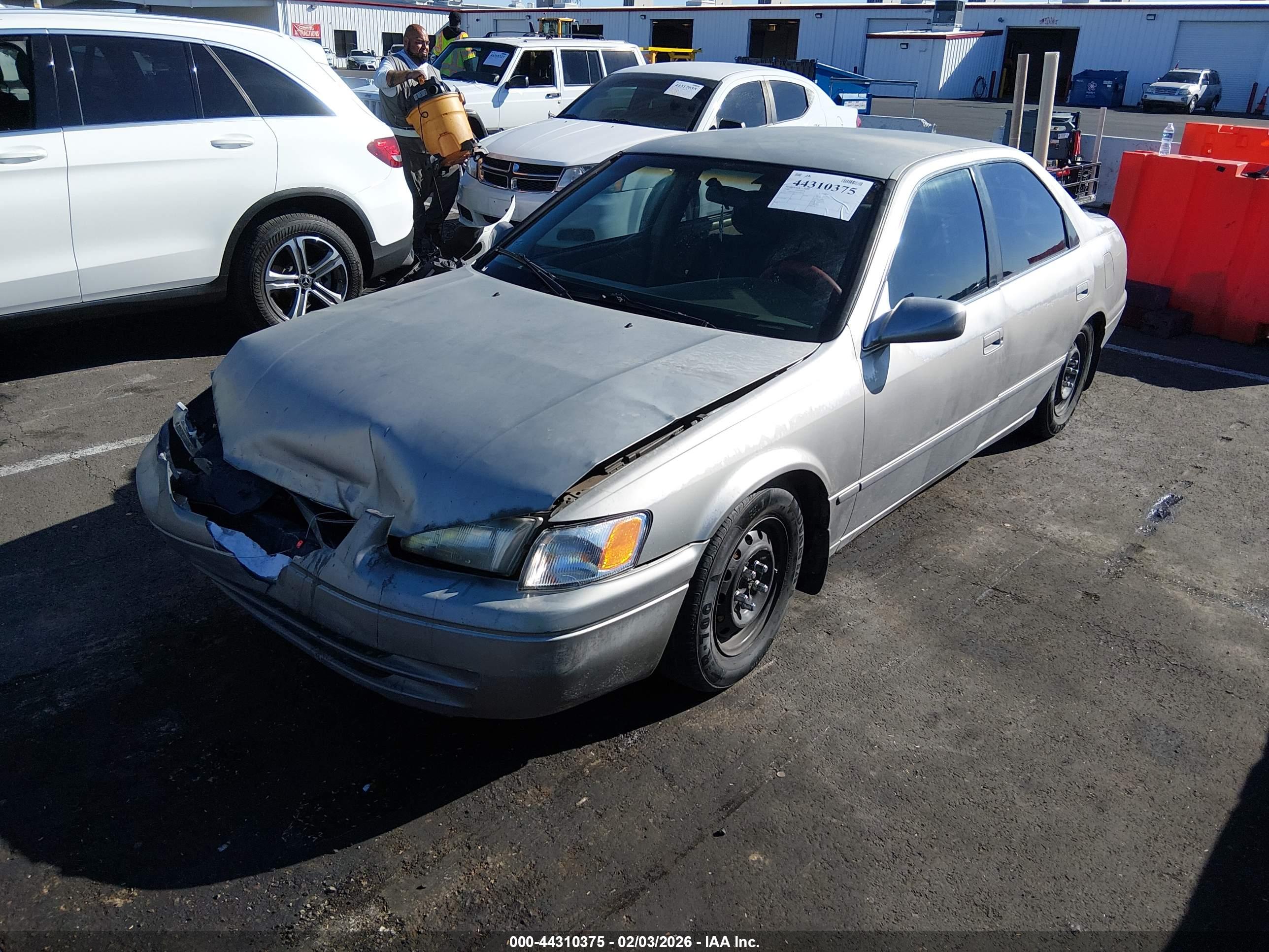 TOYOTA CAMRY image 2