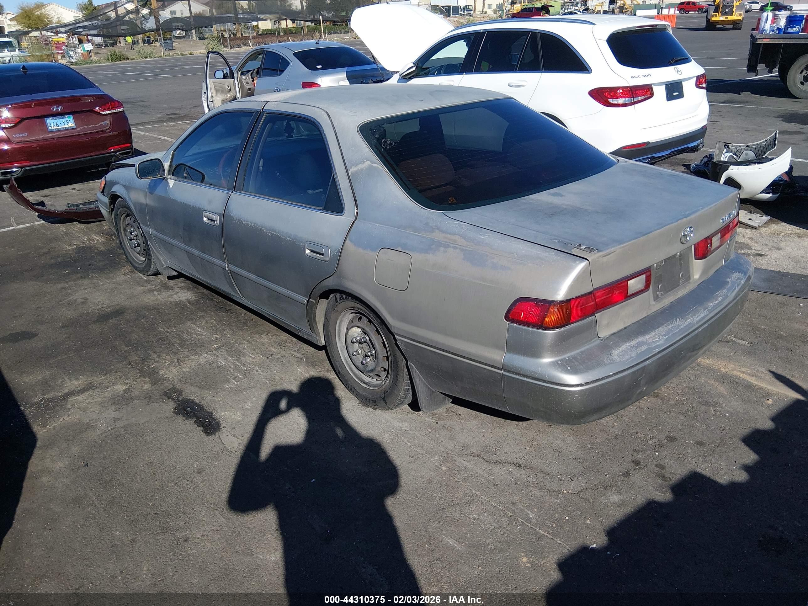 TOYOTA CAMRY image 3