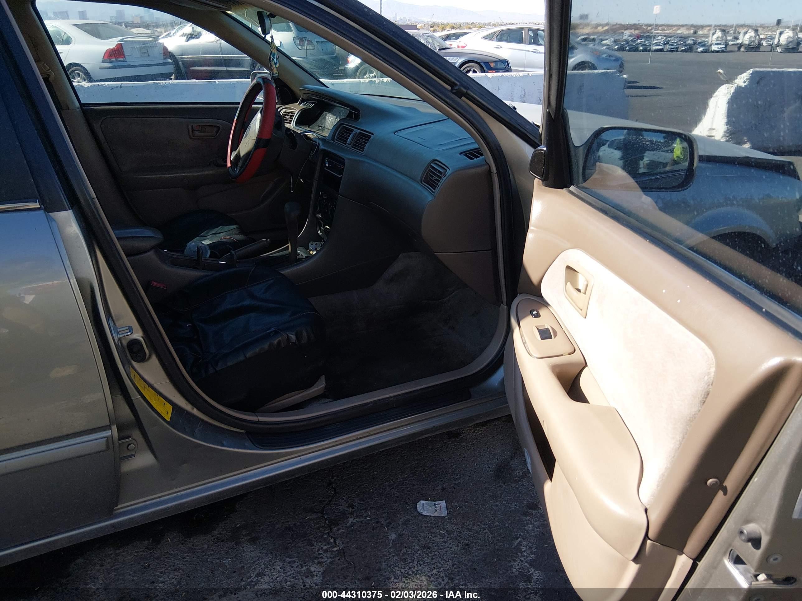 TOYOTA CAMRY image 5