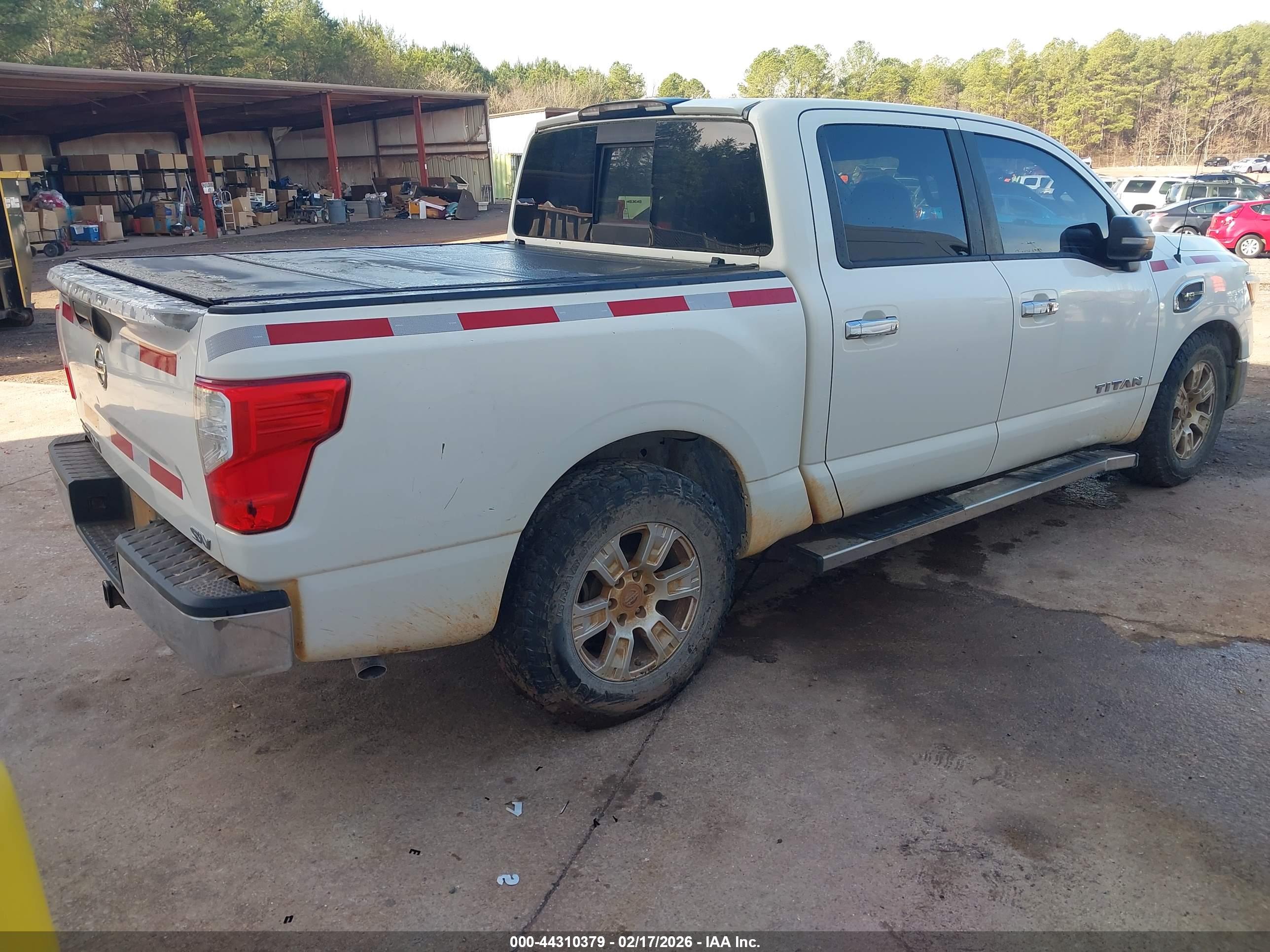 NISSAN TITAN image 4