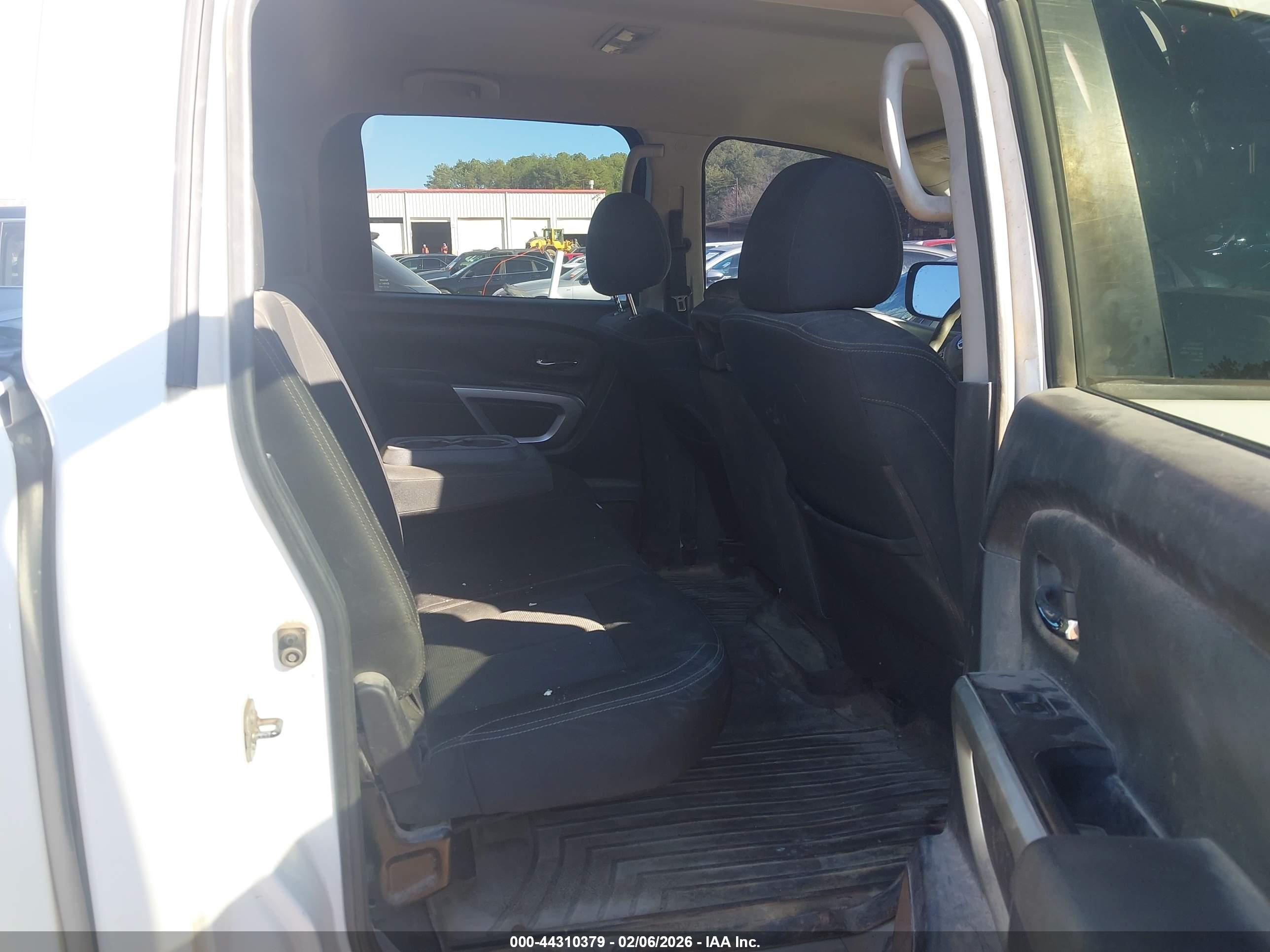 NISSAN TITAN image 8