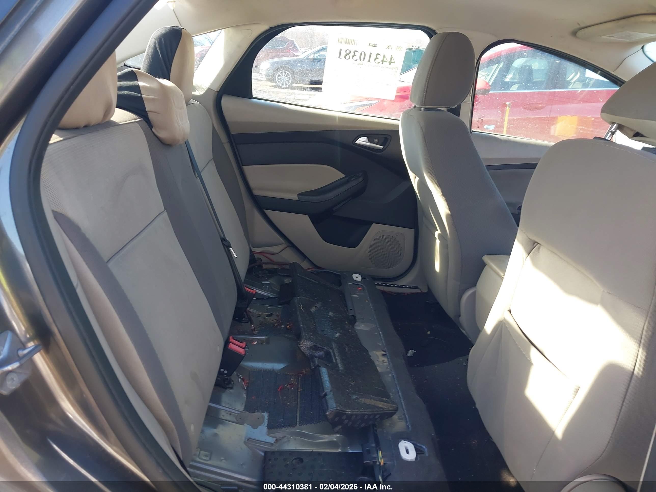 FORD FOCUS image 8