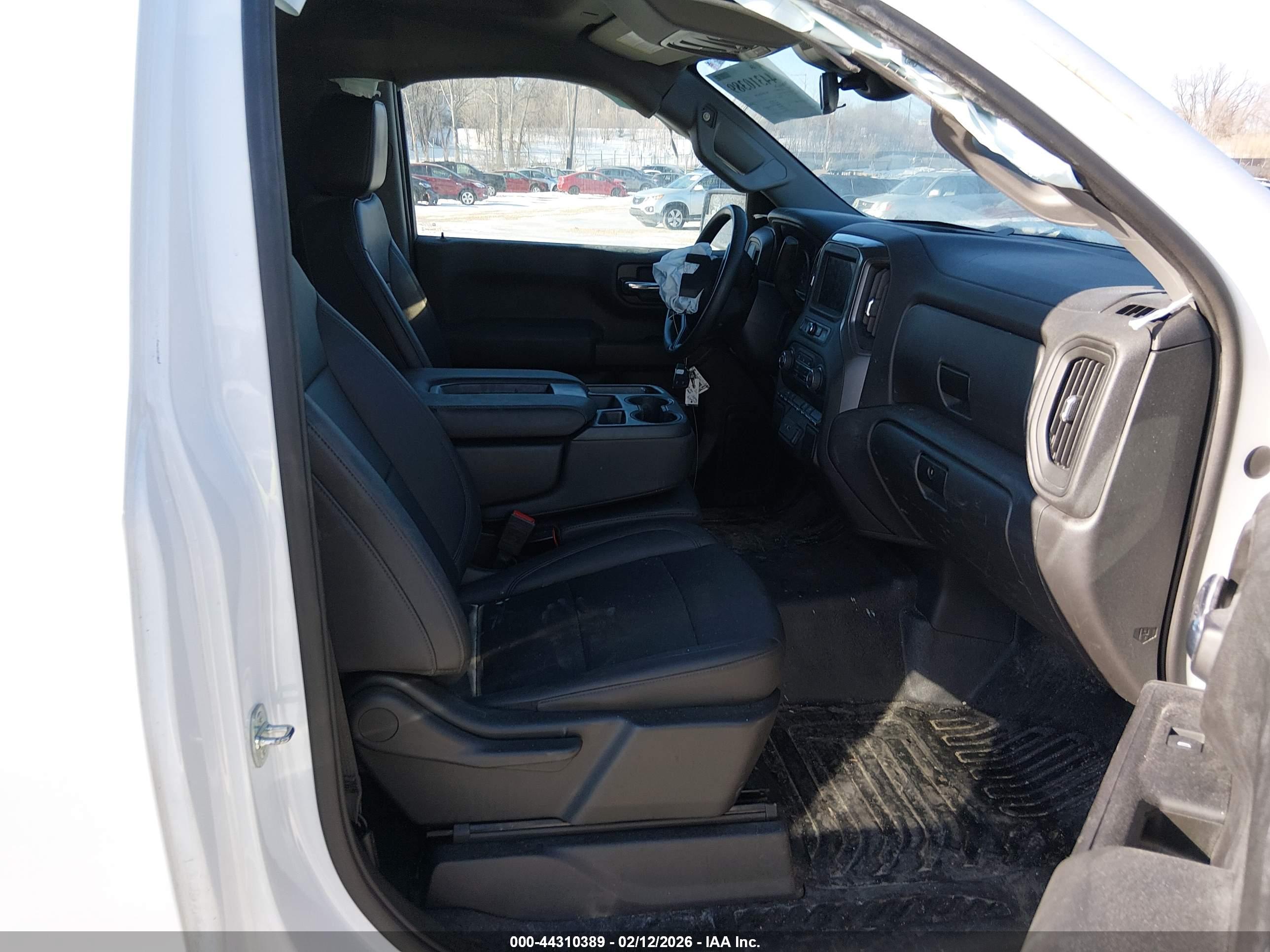 CHEVROLET SILVERADO image 5