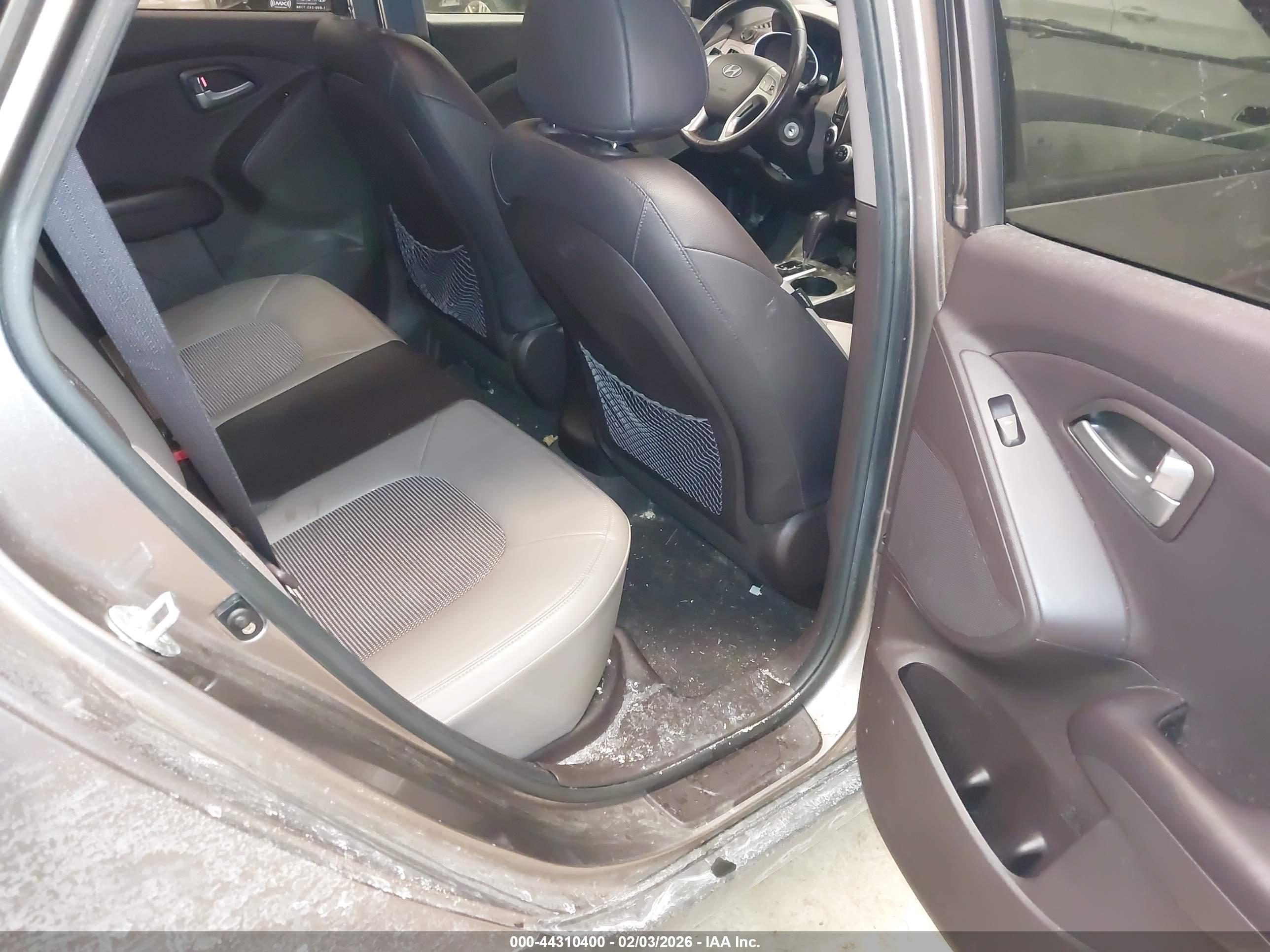 HYUNDAI TUCSON image 8