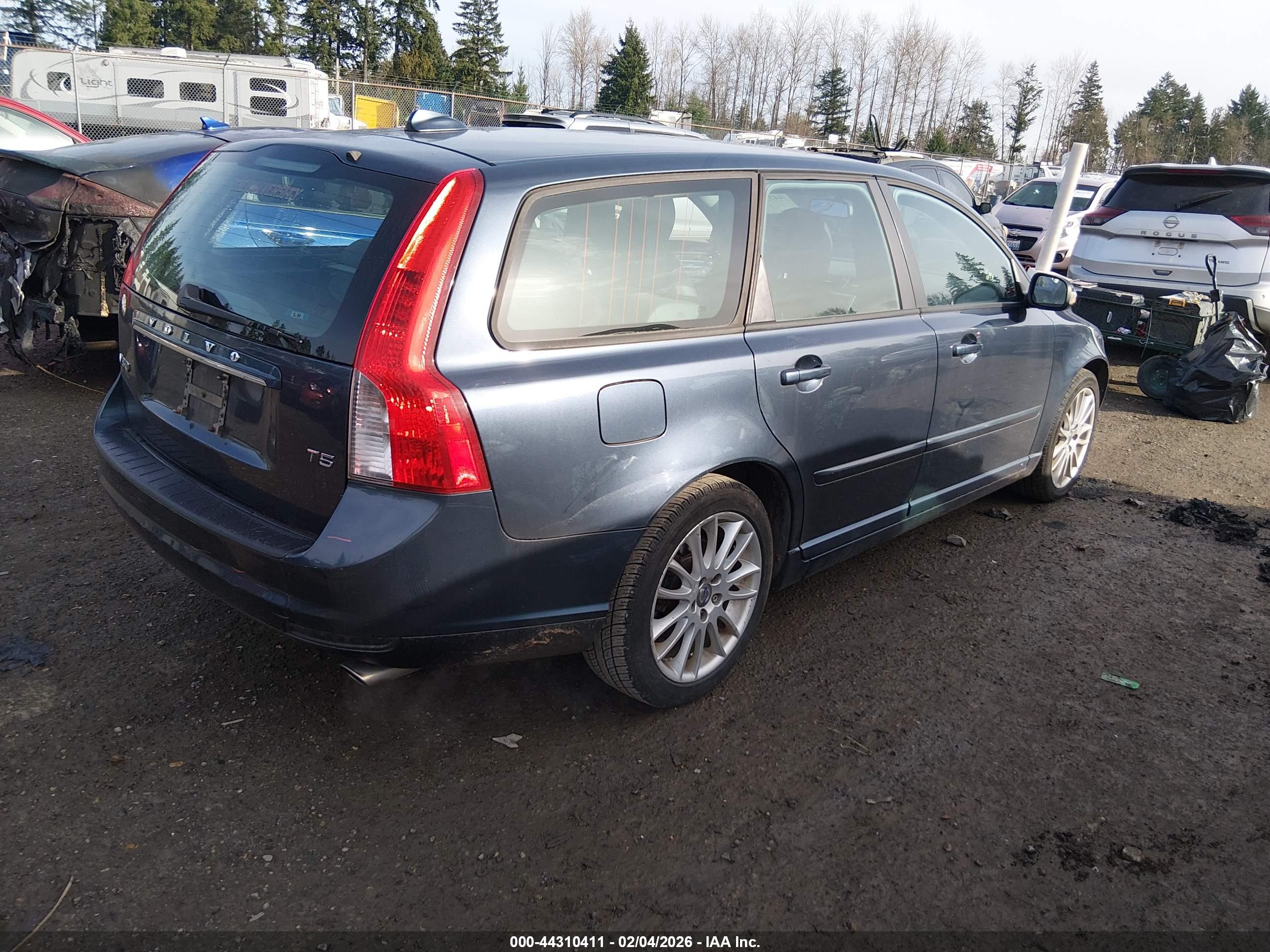 VOLVO V50 image 4