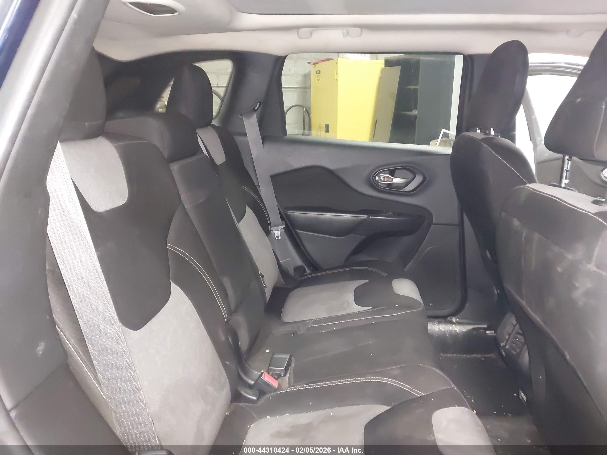 JEEP CHEROKEE image 8