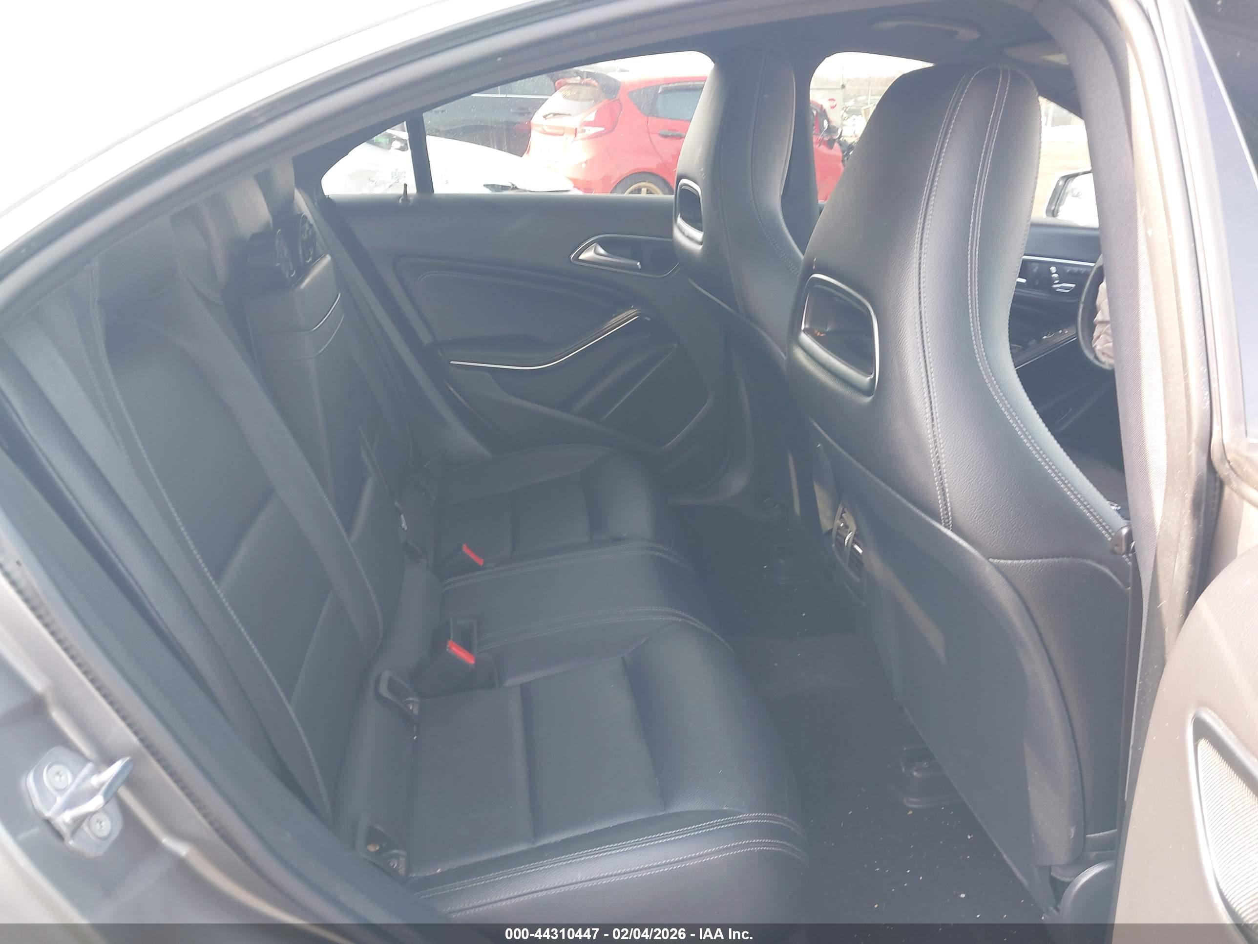 MERCEDES-BENZ CLA image 8