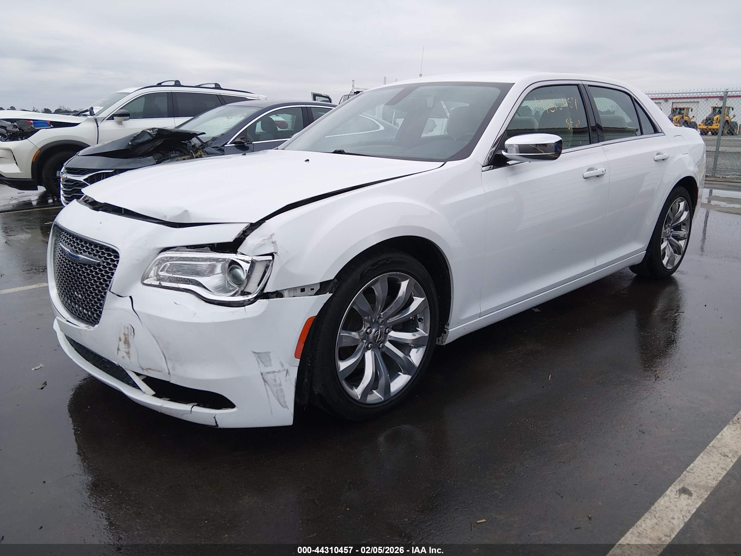 CHRYSLER 300 image 2