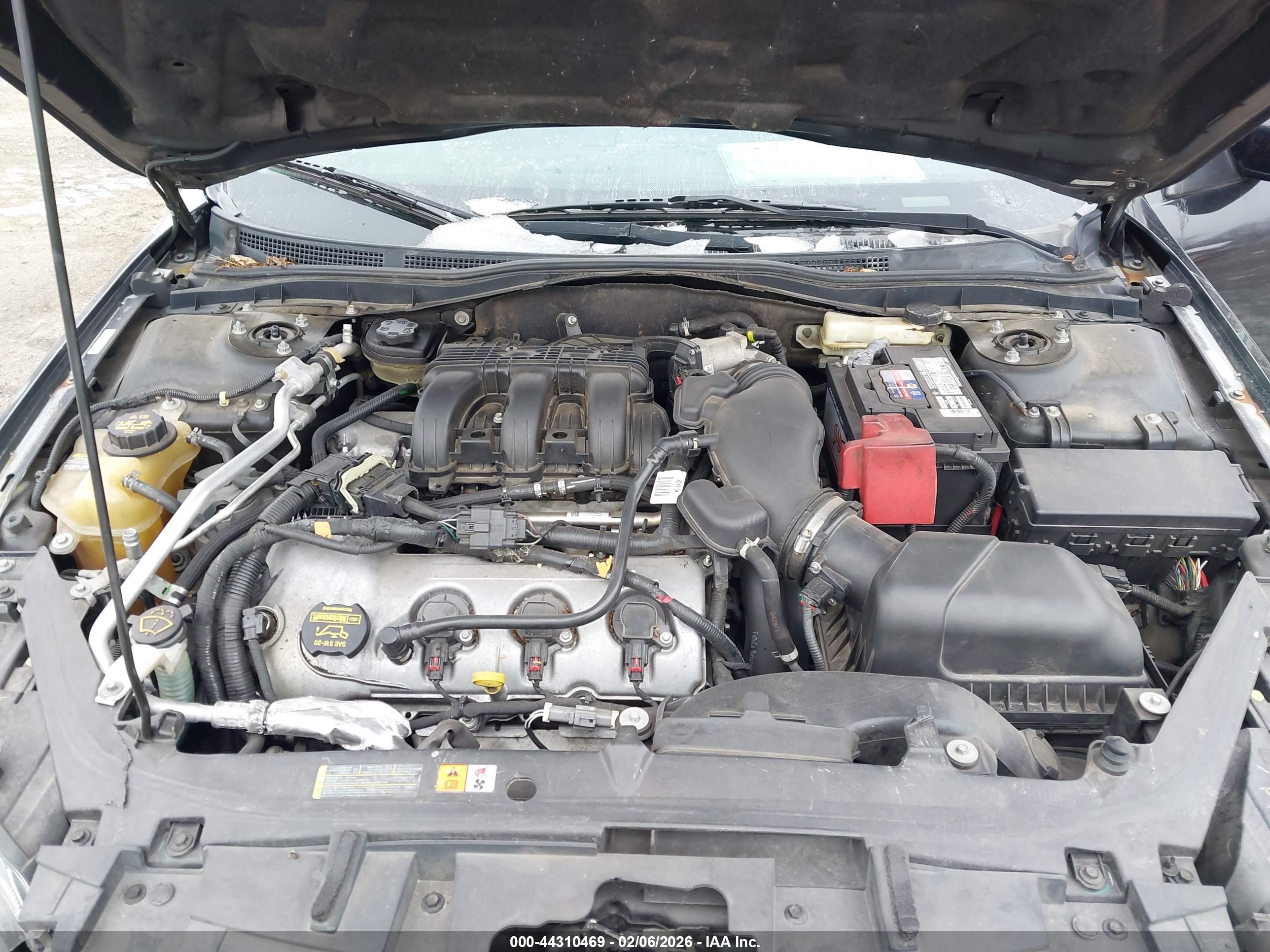 FORD FUSION image 10