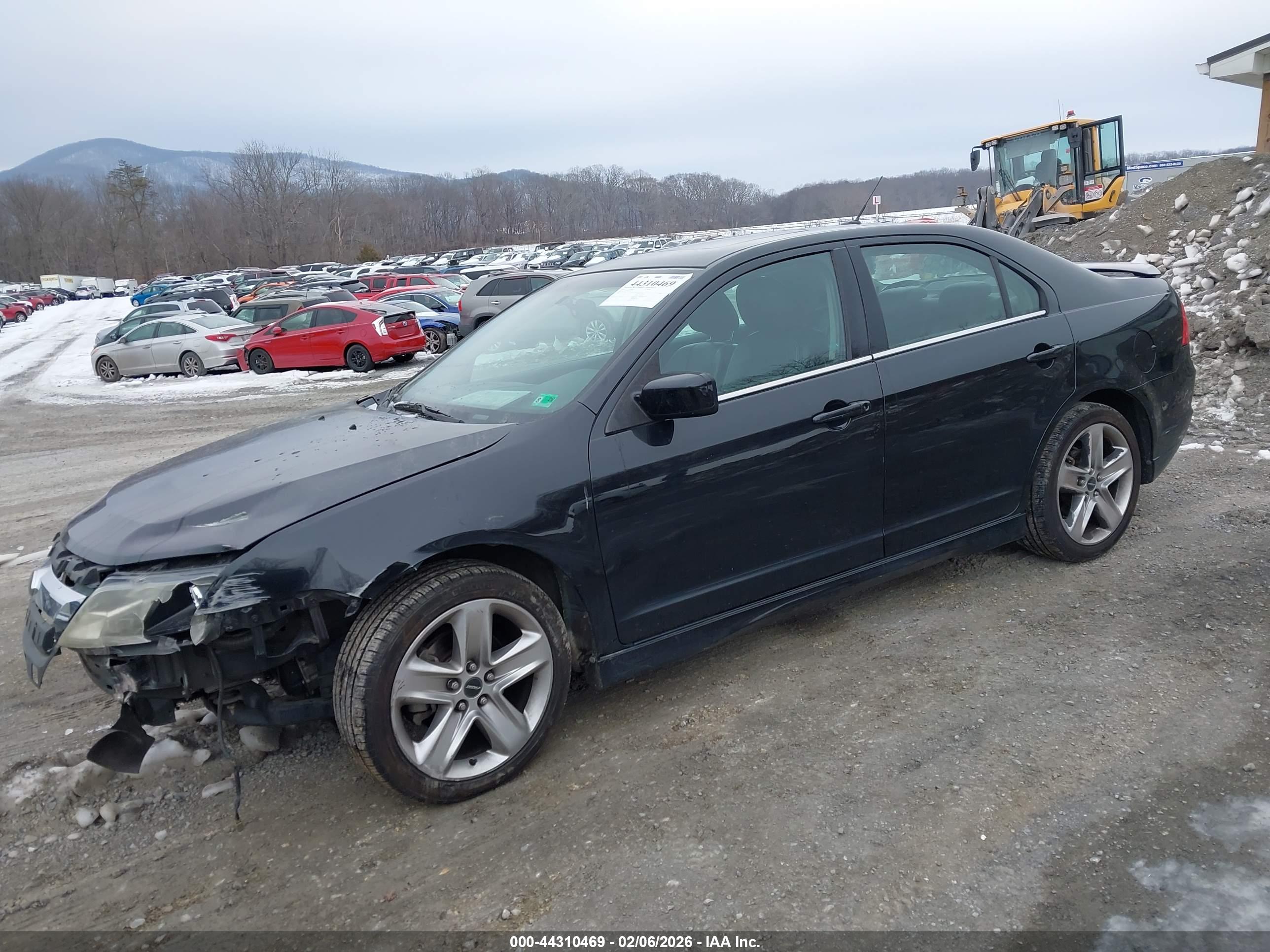 FORD FUSION image 2