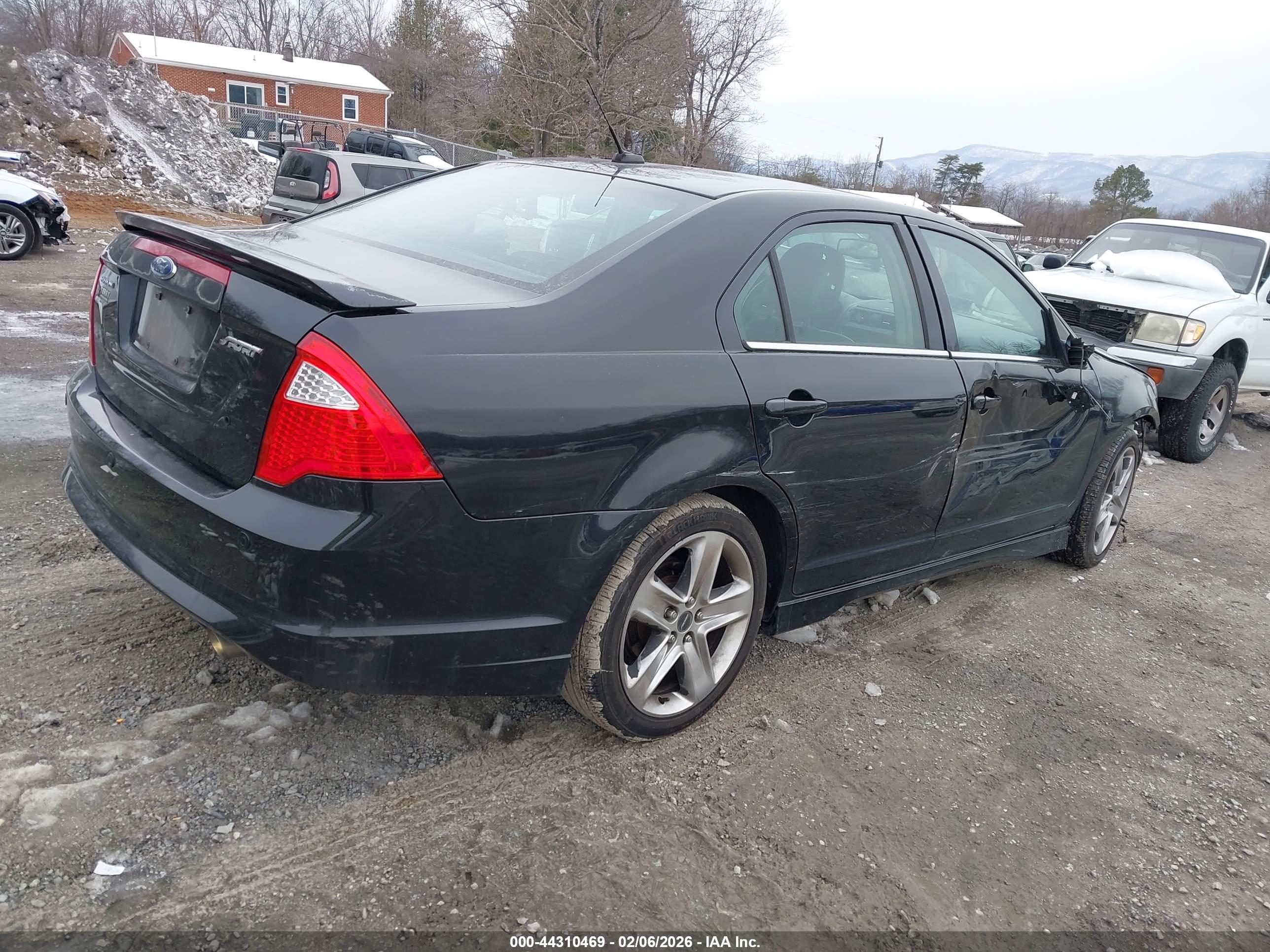 FORD FUSION image 4
