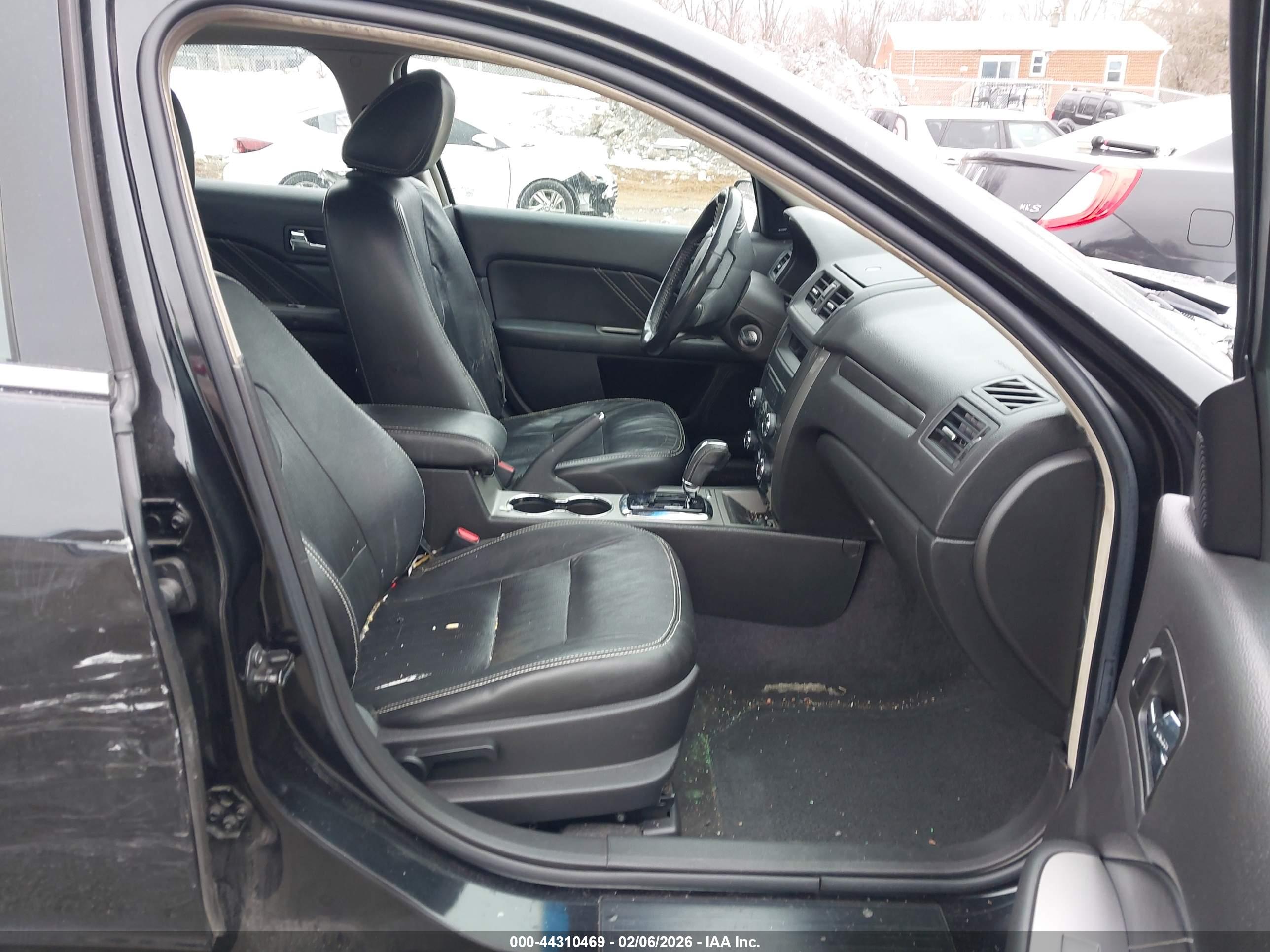 FORD FUSION image 5