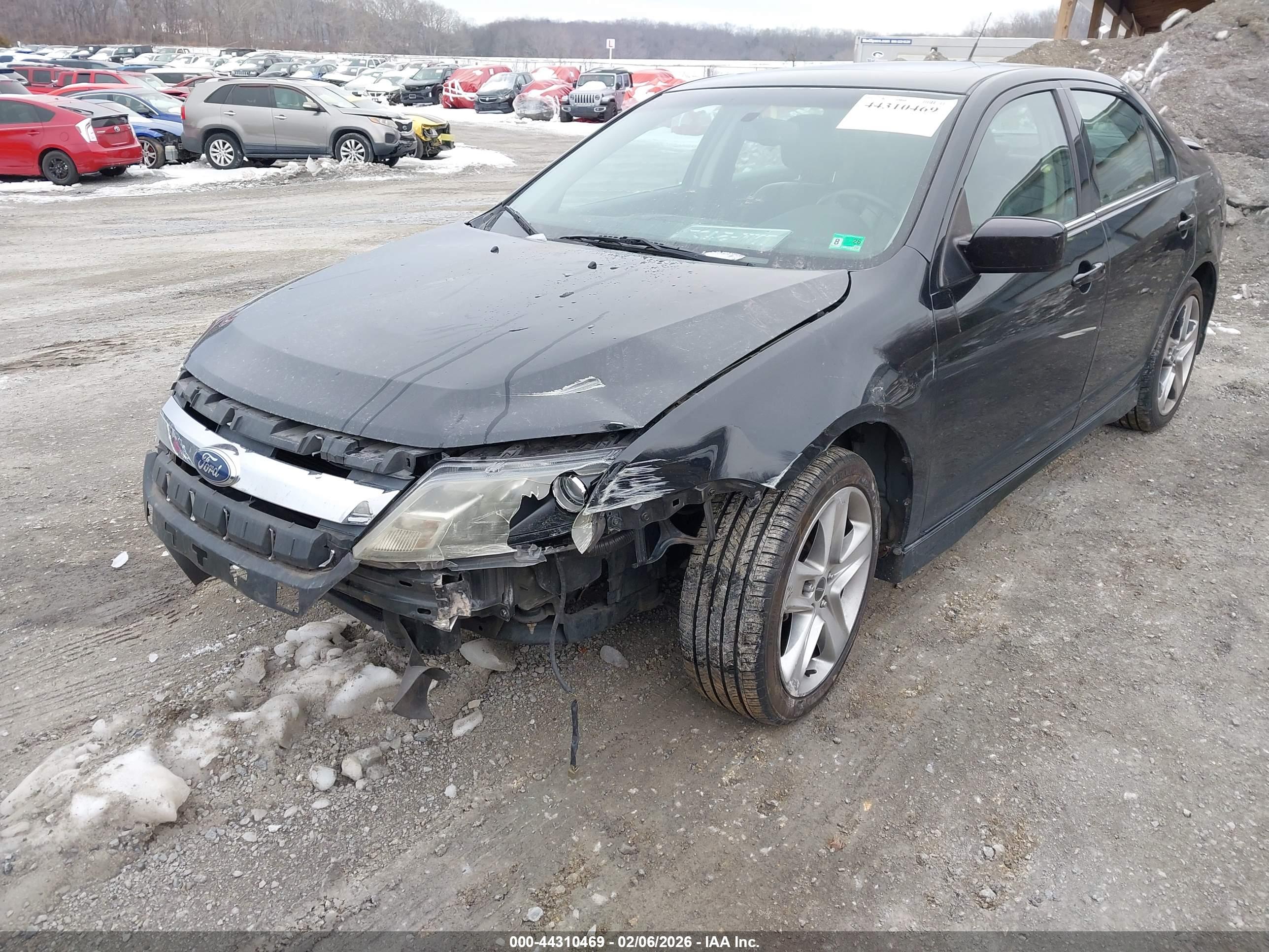 FORD FUSION image 6