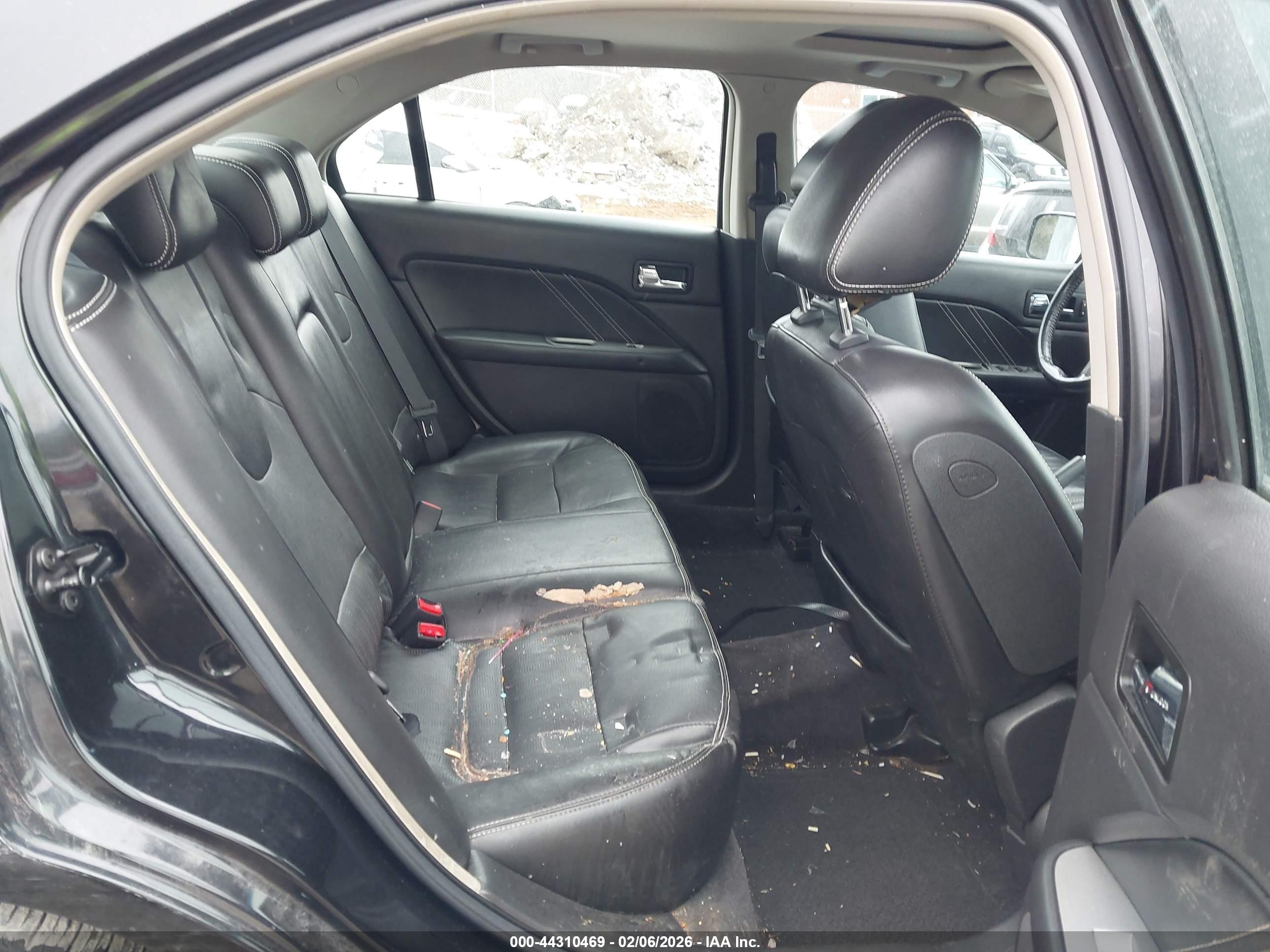 FORD FUSION image 8