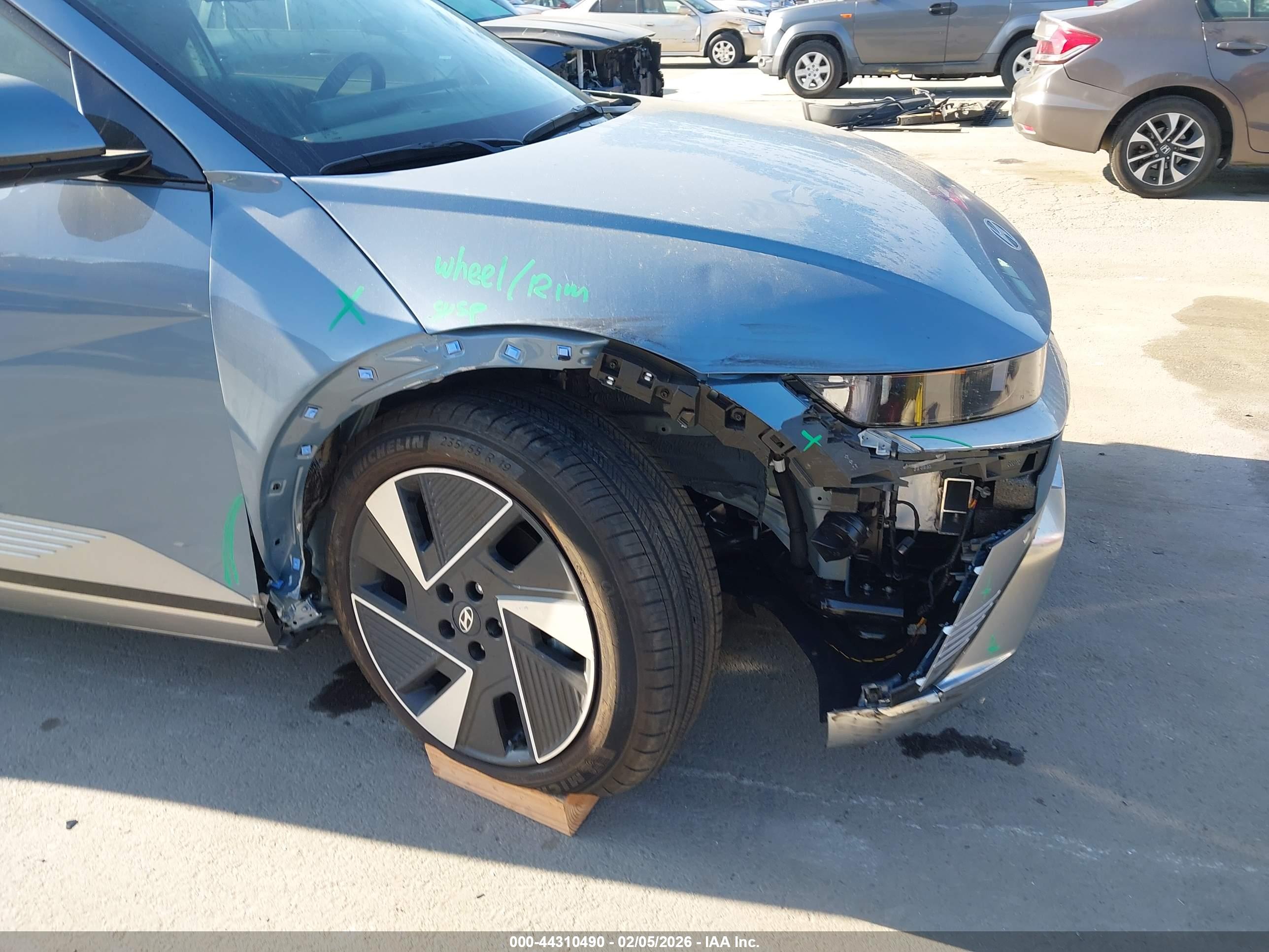HYUNDAI IONIQ image 6
